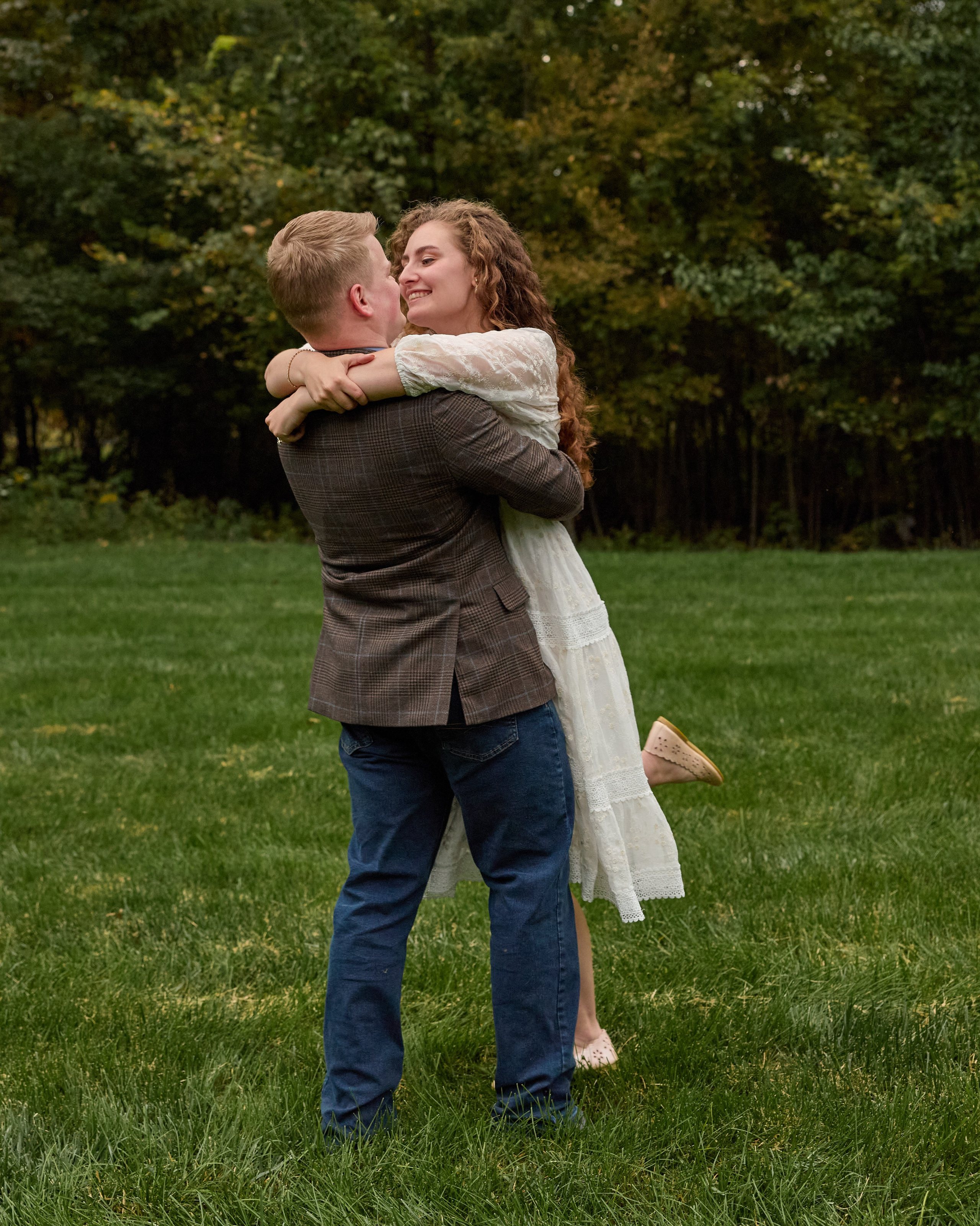 Couples Photoshoot at Swan Lake Event Center | Powell Ohio