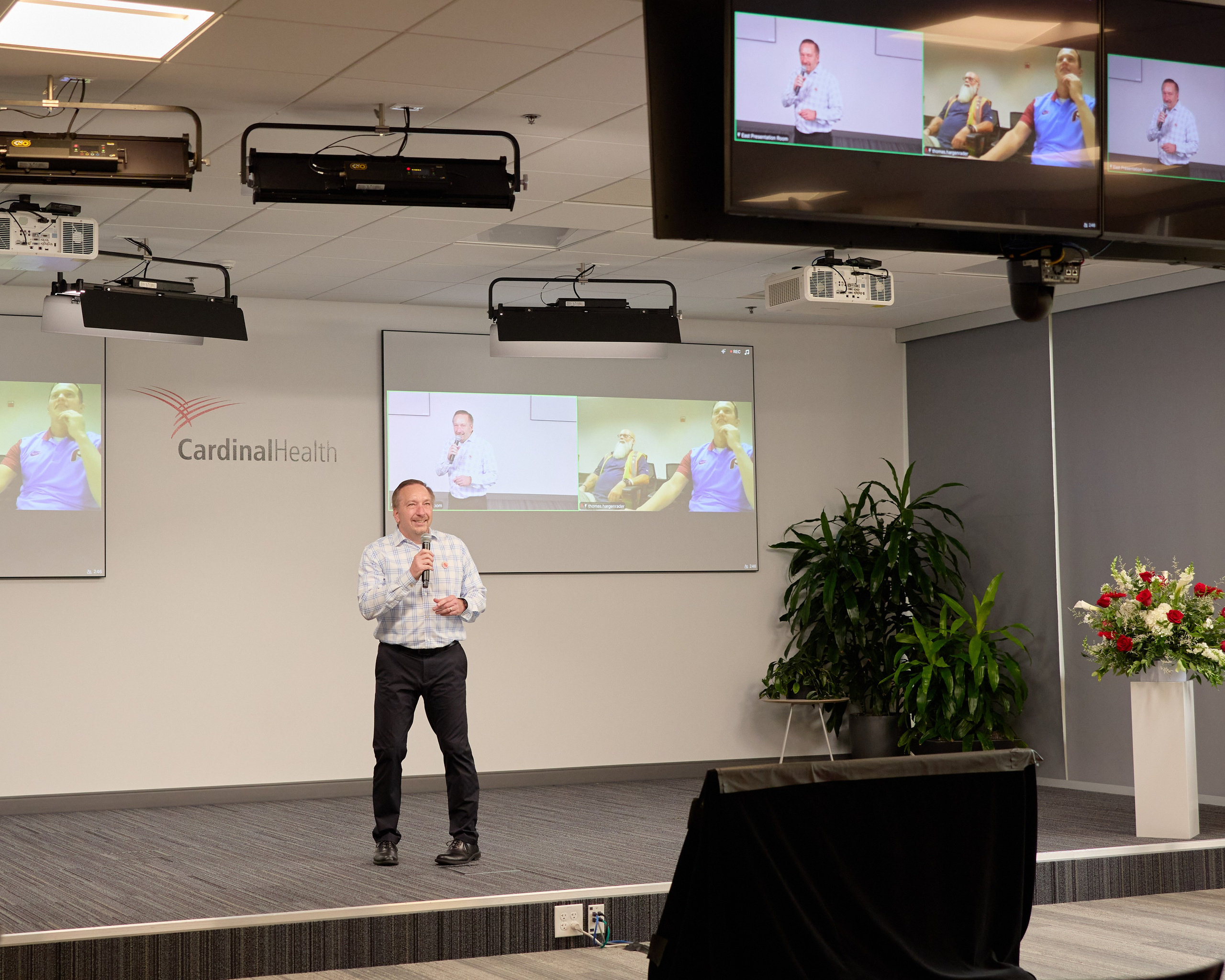 Cardinal Health Event. Columbus Proposal & Wedding Photographer | Kovyphoto
