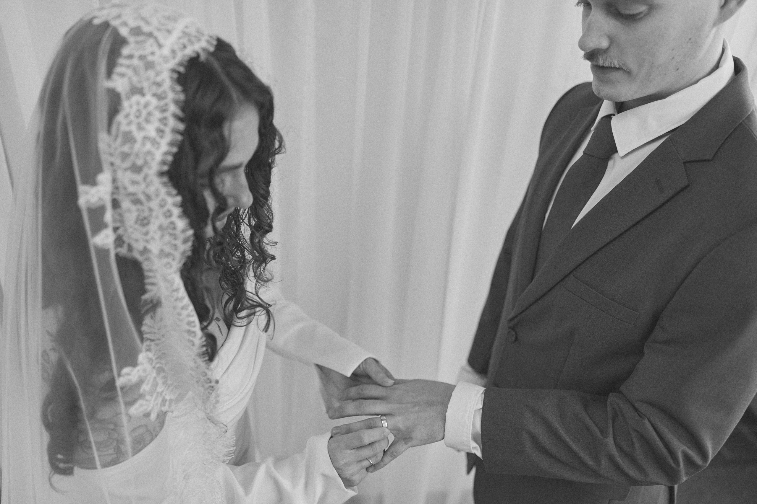 Jamie & Ron Сity hall ceremonies +Photoshoot afterward, Columbus. Columbus Proposal & Wedding Photographer | Kovyphoto