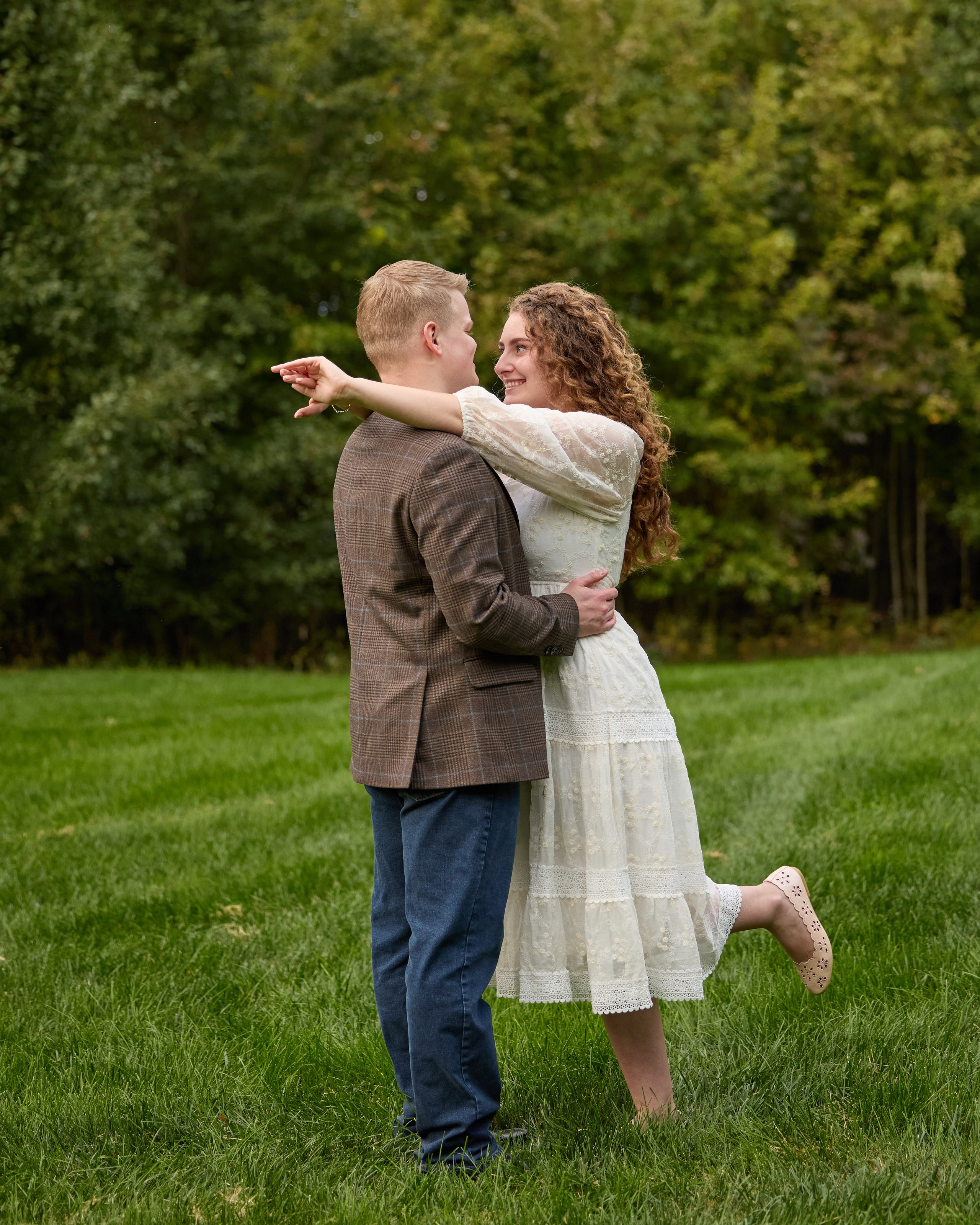 Joyful lift during a romantic photoshoot at Swan Lake Event Center, Ohio