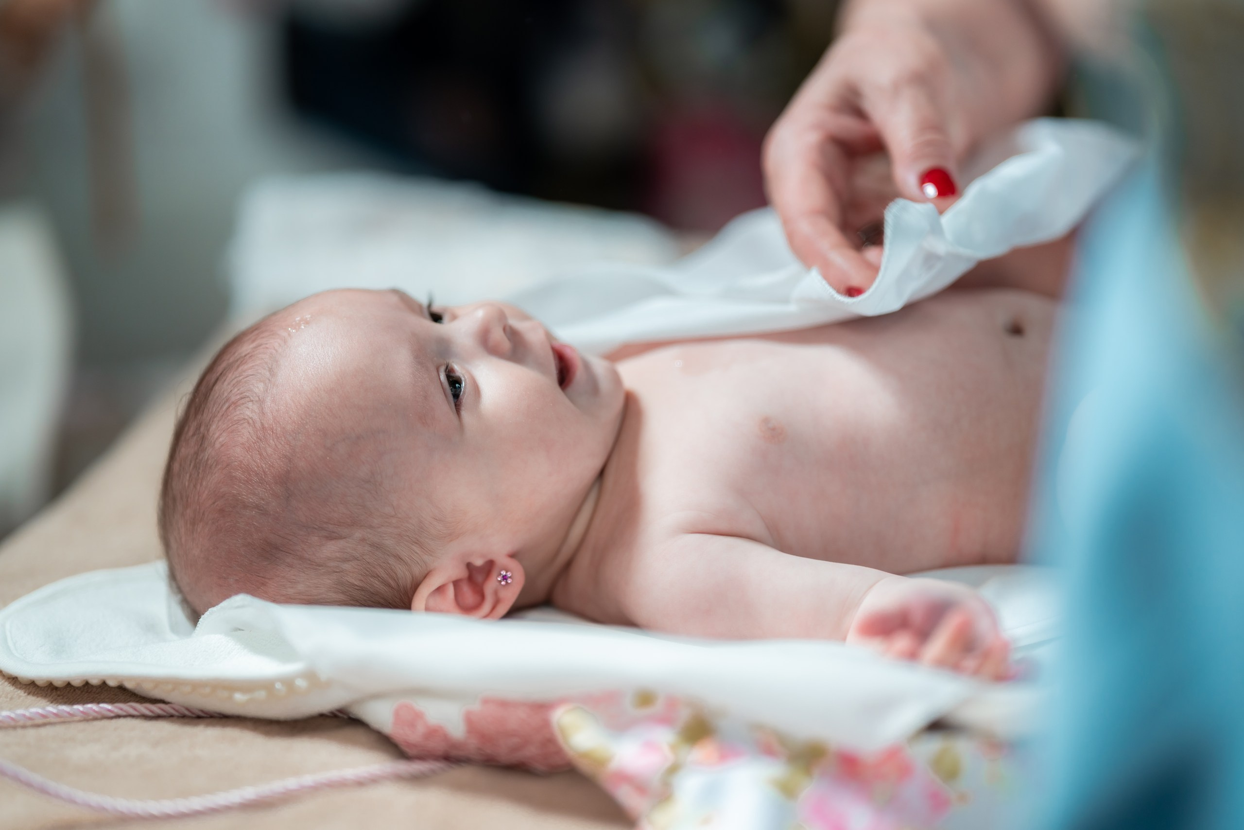 fotograf botez , fotografie botez Botoșani, fotograf Alin Chirilă, amintiri botez, fotografii botez, botez Miruna Parascheva, fotograf copii, fotografie botez în Botoșani-alt="botez , fotografie botez Alin Chirilă, amintiri botez, fotografii emoționante botez Botoșani"-- fotografii-botez-bebelus- amintiri-botez-micuț- moment-sfânt-crestinare- fotografie-emotionanta-botez- detalii-botez-bebelusi- parinti-fericiti-la-botez- fotograf-botez-profesionist- botez-in-biserica-ortodoxa- micuț-botezat-cu-emoție- zâmbete-și-lacrimi-la-botez- bebeluș-la-cristelniță- decor-botez-colorat- botez-cu-dragoste-și-credință- emotie-pura-la-botez- fotograf-botez-botosani- botez-iasi-suceava-fotograf- amintiri-nepretuite-botez-- Preotul ținându-l pe micuțul Mathias Gabriel la botez, în biserica Înălțarea Domnului, Copălău  - Detalii de la botezul lui Mathias – lumânare, trusou și icoană  - Familia lui Mathias Gabriel alături de micuț, în ziua botezului  - Portret emoționant cu mama și bebelușul în brațe, în biserică,fotograf profesionist evenimente Botoșani, Iași, Suceava, Fălticeni, Bacău, Pașcani, Roman - AlinoFotoStudio by Alin Chirilă - servicii foto nuntă, botez, cununie, ședințe foto creative, albume personalizate, fotografii emoționante și calitative pentru cele mai importante momente din viață,fotograf nuntă Botoșani Alin Chirilă,  ședință foto botez Iași - AlinoFotoStudio,  servicii fotograf profesionist evenimente Suceava,  fotograf cununie civilă Fălticeni - Alin Chirilă,  album foto nuntă personalizat Bacău.“Bebeluș botezat în biserică, ținut în brațe de nași”	•	“Detaliu cu lumânarea de botez decorată cu flori albe”	•	“Părinți emoționați alături de copilul lor la ceremonia de botez”	•	“Masa festivă de botez cu decor tematic și tort personalizat”	•	“Momentul în care preotul toarnă apă sfințită pe fruntea bebelușului”	“Bebeluș în rochie albă de botez, zâmbind în brațele mamei”	•	“Detaliu cu cruciulița de botez așezată pe o pernă de satin”	•	“Părinți și nași aprinzând lumânările în timpul ceremoniei de botez”	•	“Tort de botez decorat cu figurine tematice și numele copilului”	•	“Copil botezat dormind liniștit în pătuțul decorat festiv”	•	“Momentul în care preotul binecuvântează copilul în fața altarului”	•	“Invitați adunându-se în jurul mesei festive la petrecerea de botez”	•	“Bebeluș ținând în mână o jucărie personalizată primită la botez”	•	“Familie fericită pozând împreună după ceremonia de botez”	•	“Decor tematic cu baloane și flori la locația petrecerii de botez” fotograf Botoșani fotograf evenimente fotograf botez Alin Chirila fotograf alinofotostudio.fotograf botez Amelis Maria, fotografie botez Botoșani, fotograf Alin Chirilă, amintiri botez, fotografii botez, botez Amelis Maria, fotograf copii, fotografie botez în Botoșani,