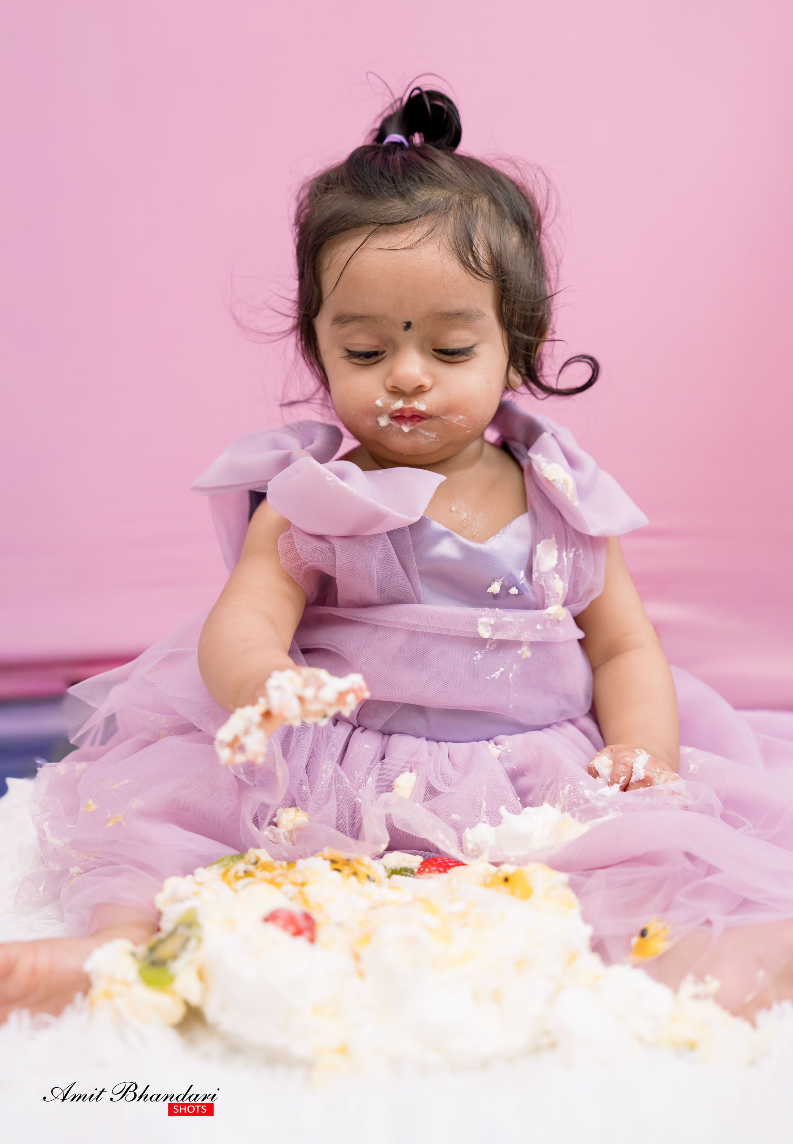 Yuhana’s Cake Smash Session. Freelance Photographer in Newcastle & Central Coast