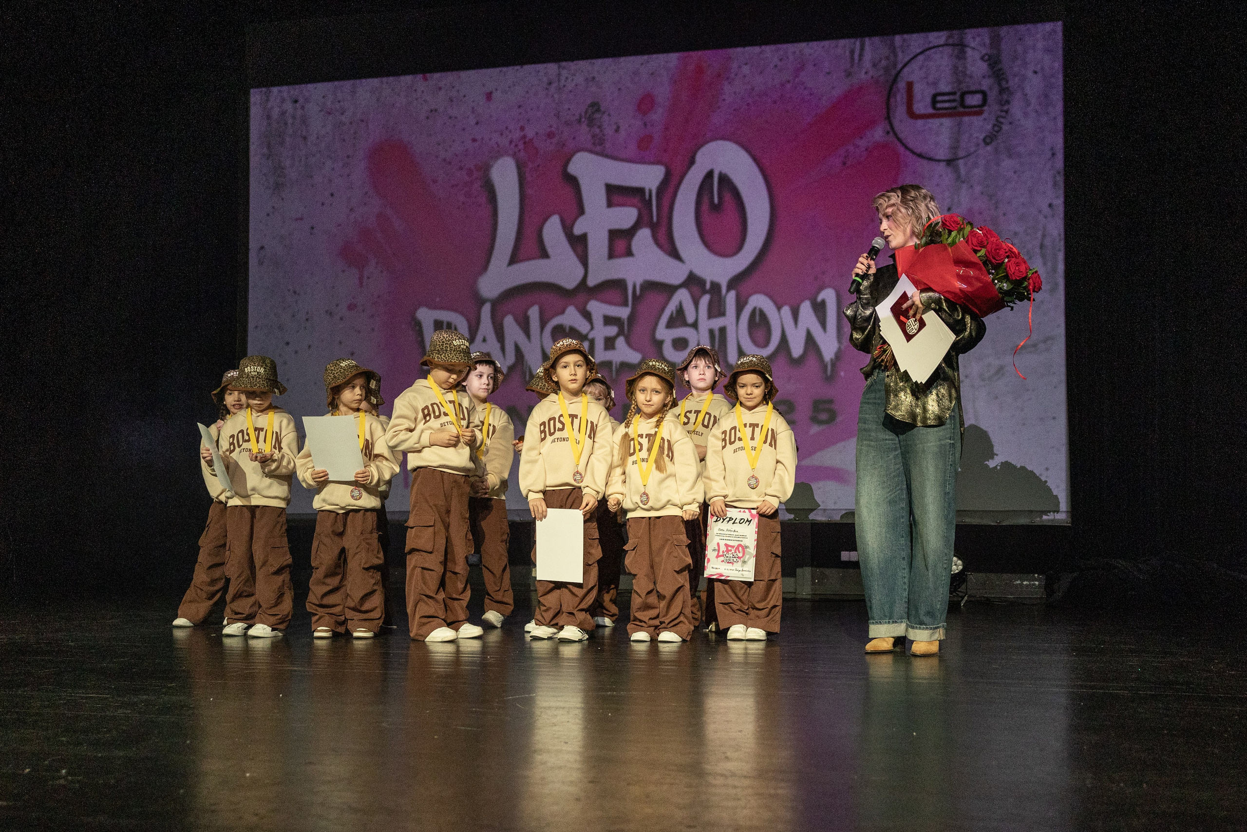 LEO DANCE SHOW WINTER 2025. Семейный и детский фотограф в Варшаве Мила Бобровская