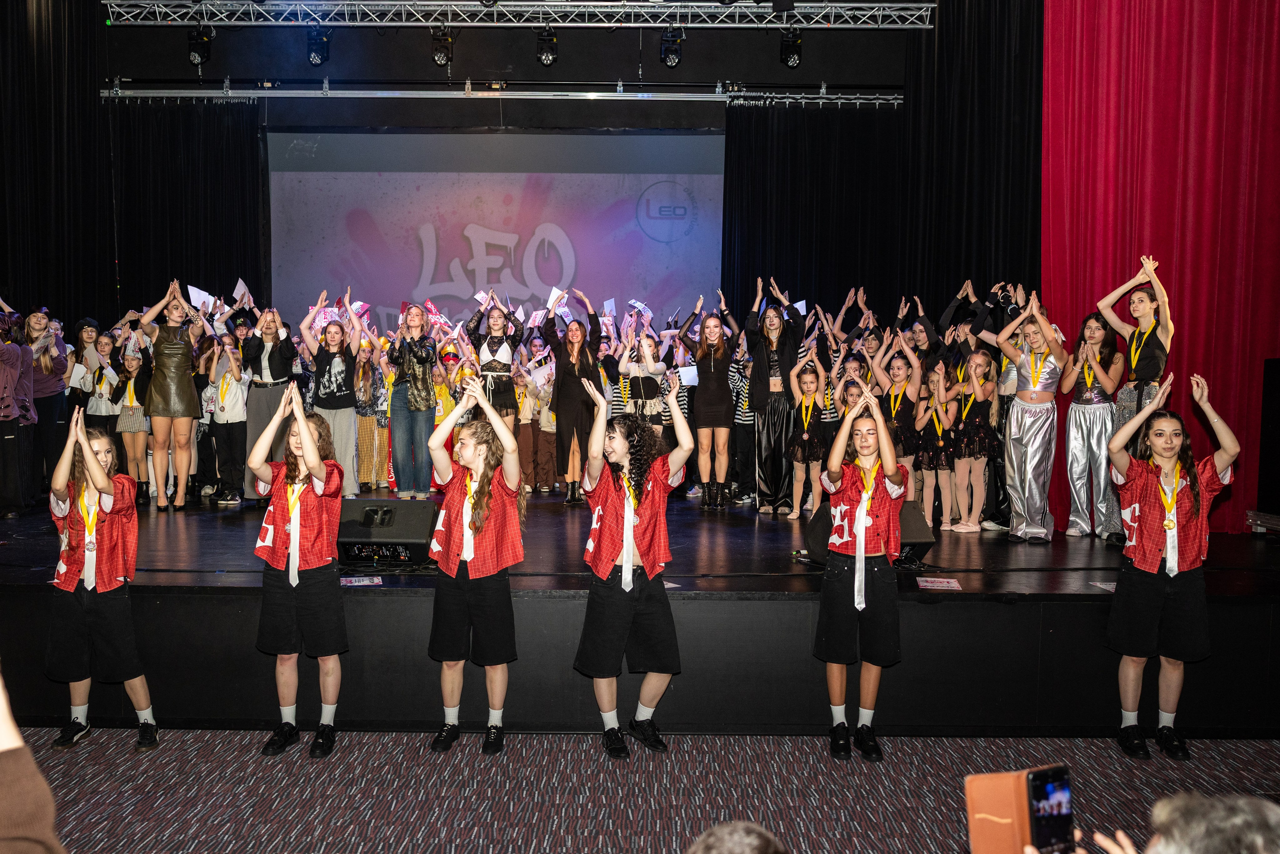 LEO DANCE SHOW WINTER 2025. Семейный и детский фотограф в Варшаве Мила Бобровская