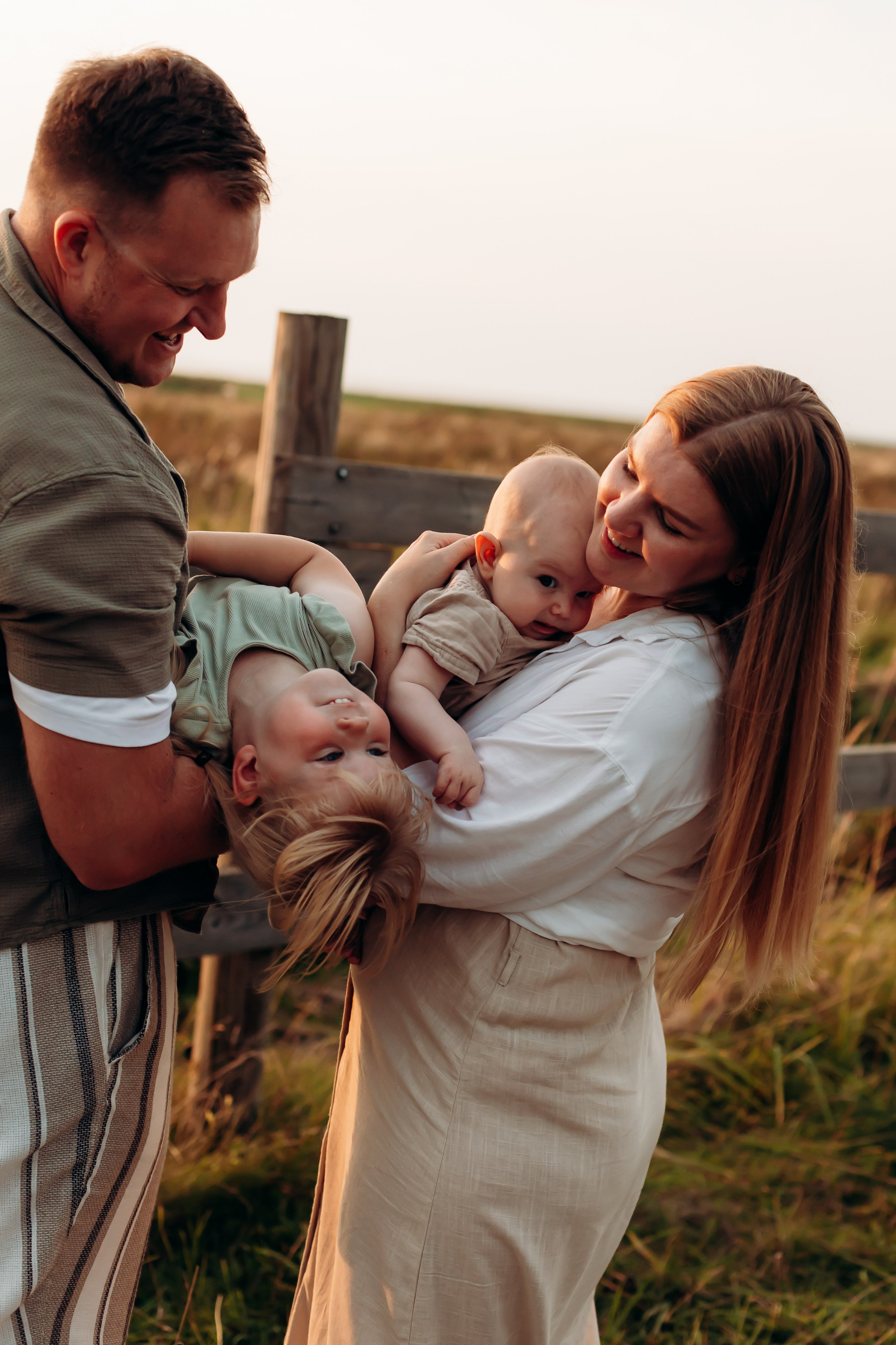 Эвелин, Иван, Саша и Эван. Главная
