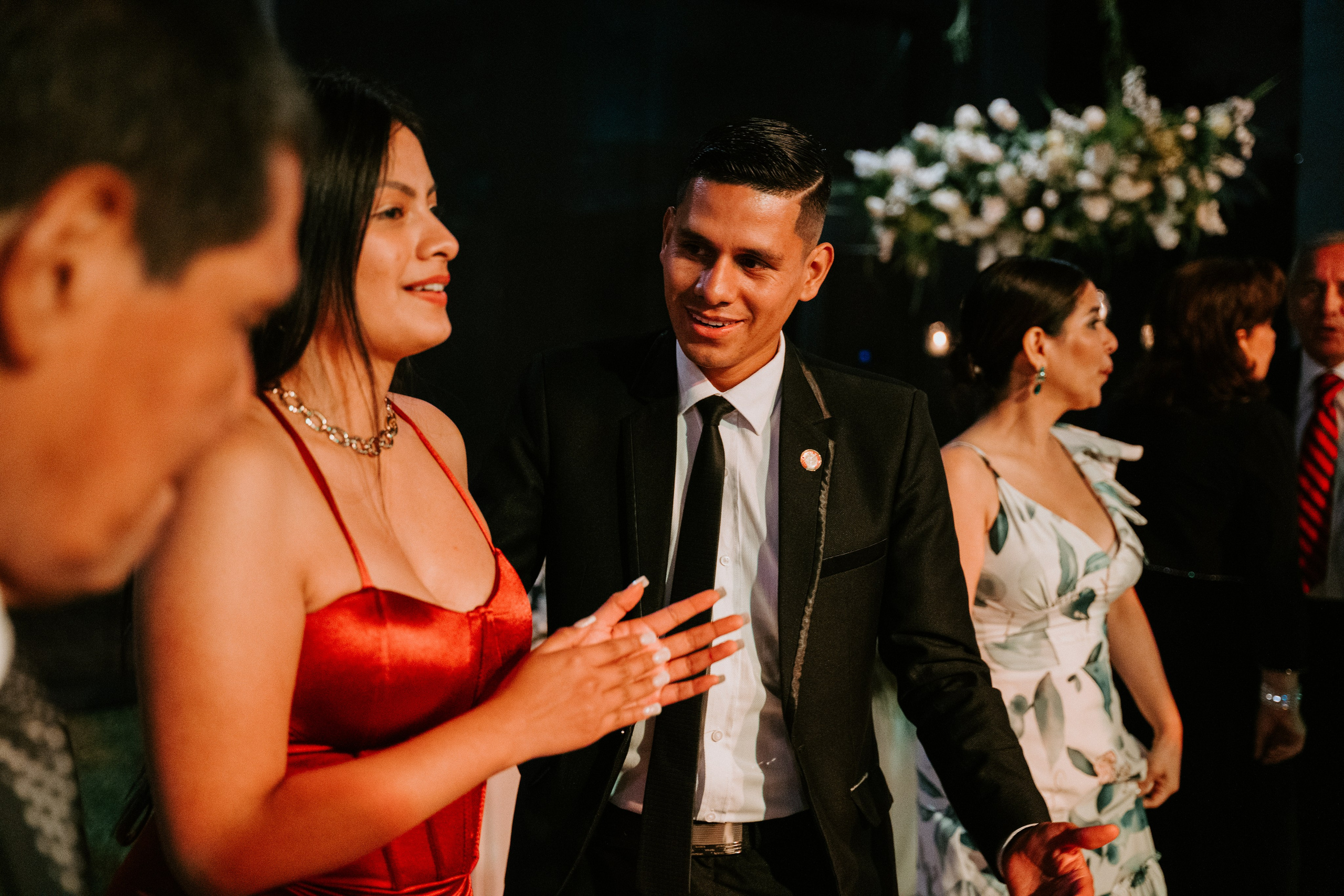 Un vistazo de un día especial. Fotógrafo de Bodas en Lima | Ronhy Altamirano. Fotografía narrativa y cinematográfica para bodas, quinceañeras y eventos exclusivos