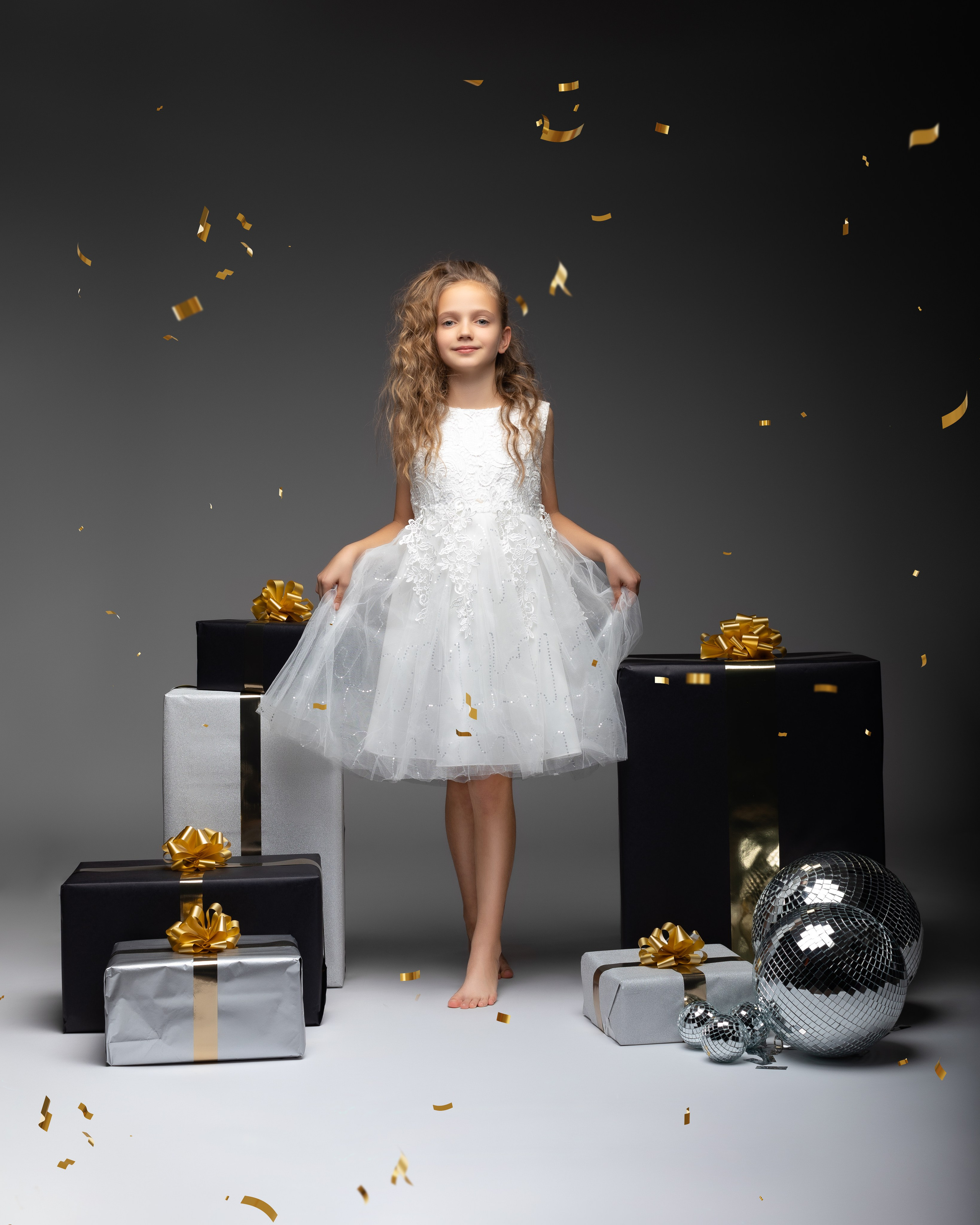 Paarshooting Schwetzingen – glückliches Paar lächelt verliebt im Fotostudio, LAV Fotostudio