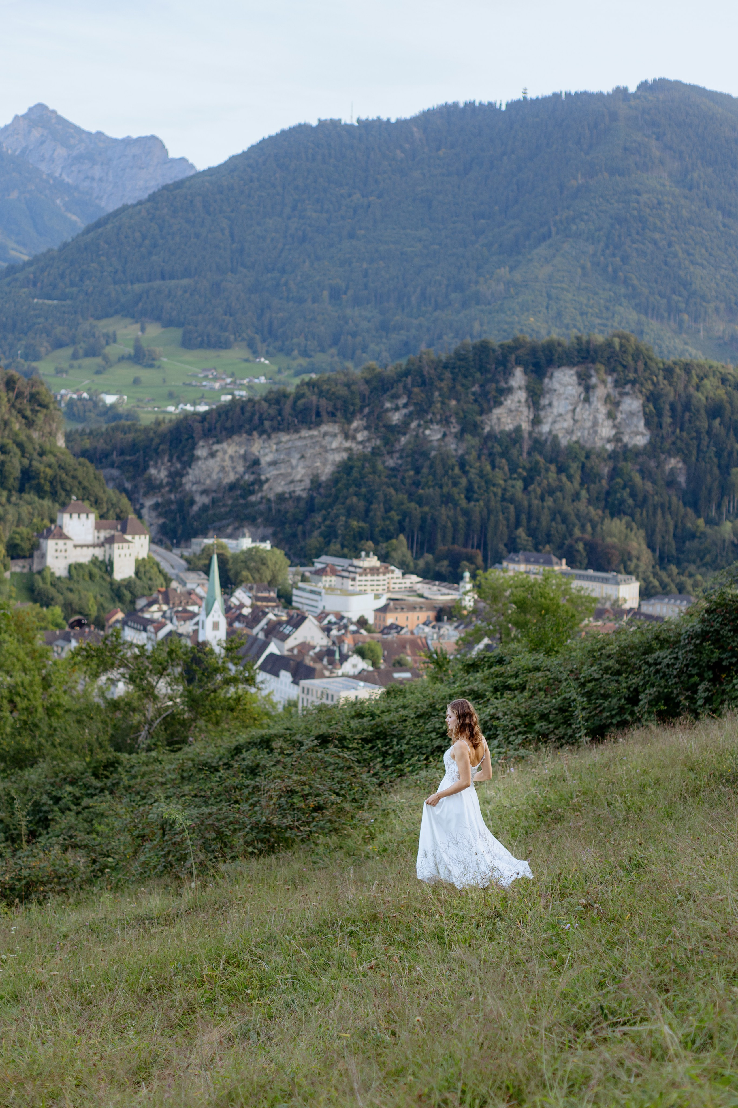 Morning of the bride. Amazing photo session at a time convenient for you. Y