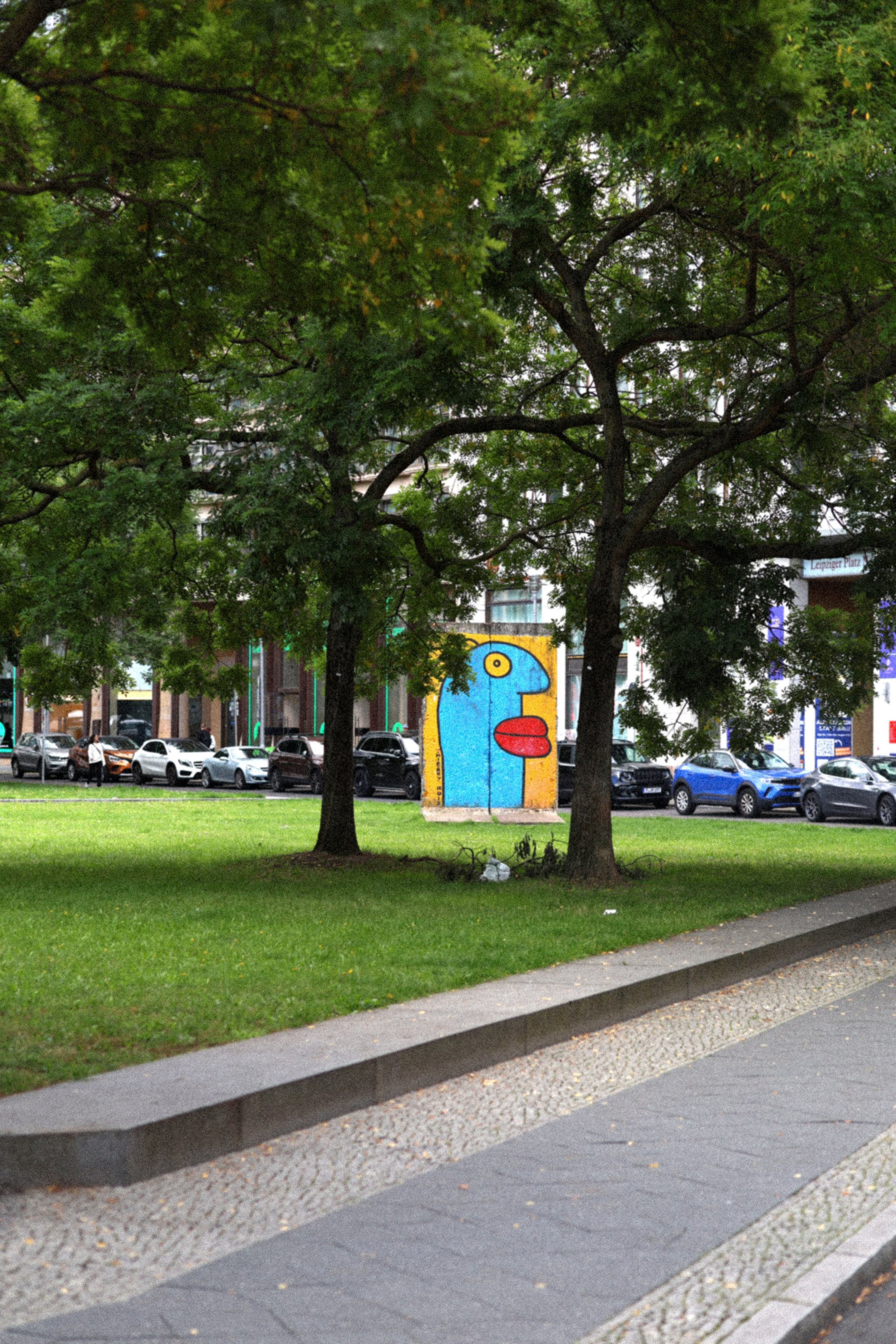 Berliner Mischung (in Farbe). BNW Around Photography