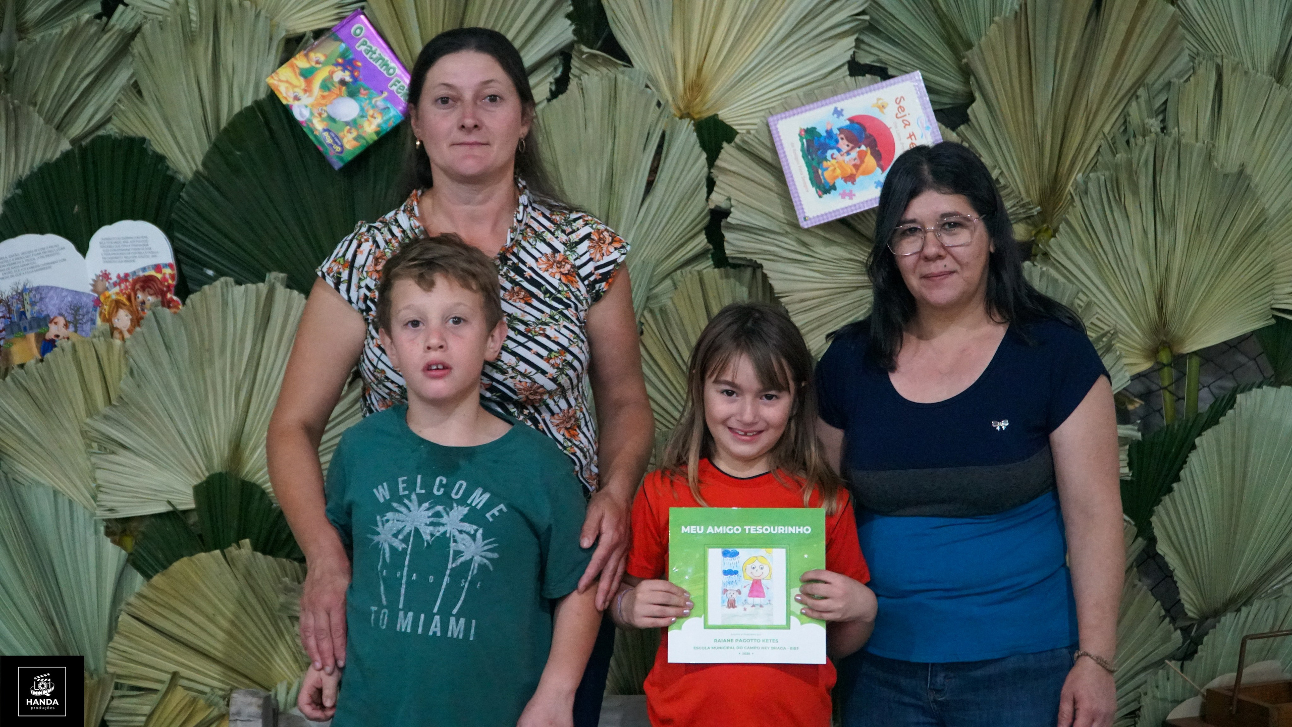 Noite autógrafos colégio Aurélio Buarque de Holanda. Handa Produções