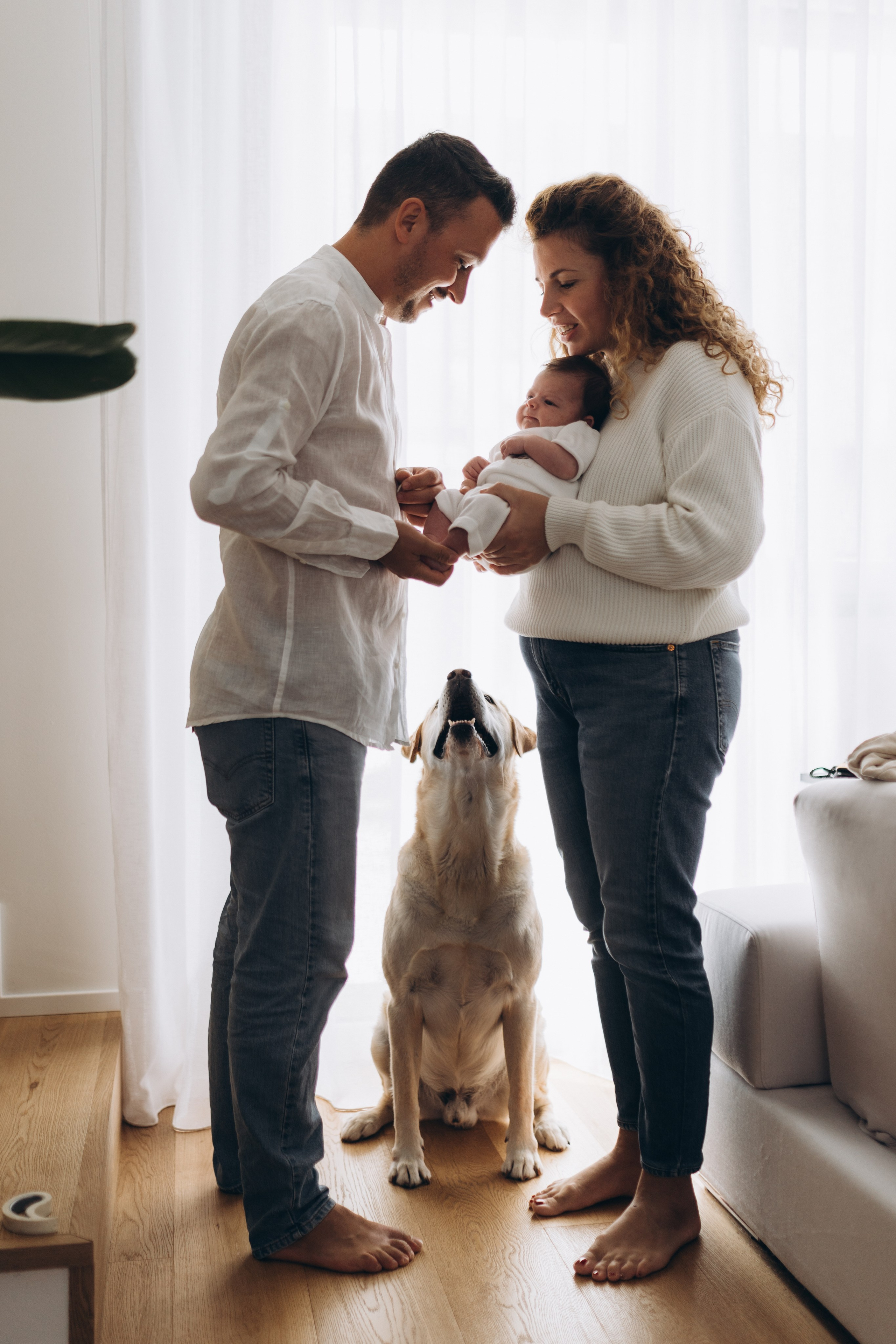 Reportage newborn Lago Maggiore con luce naturale