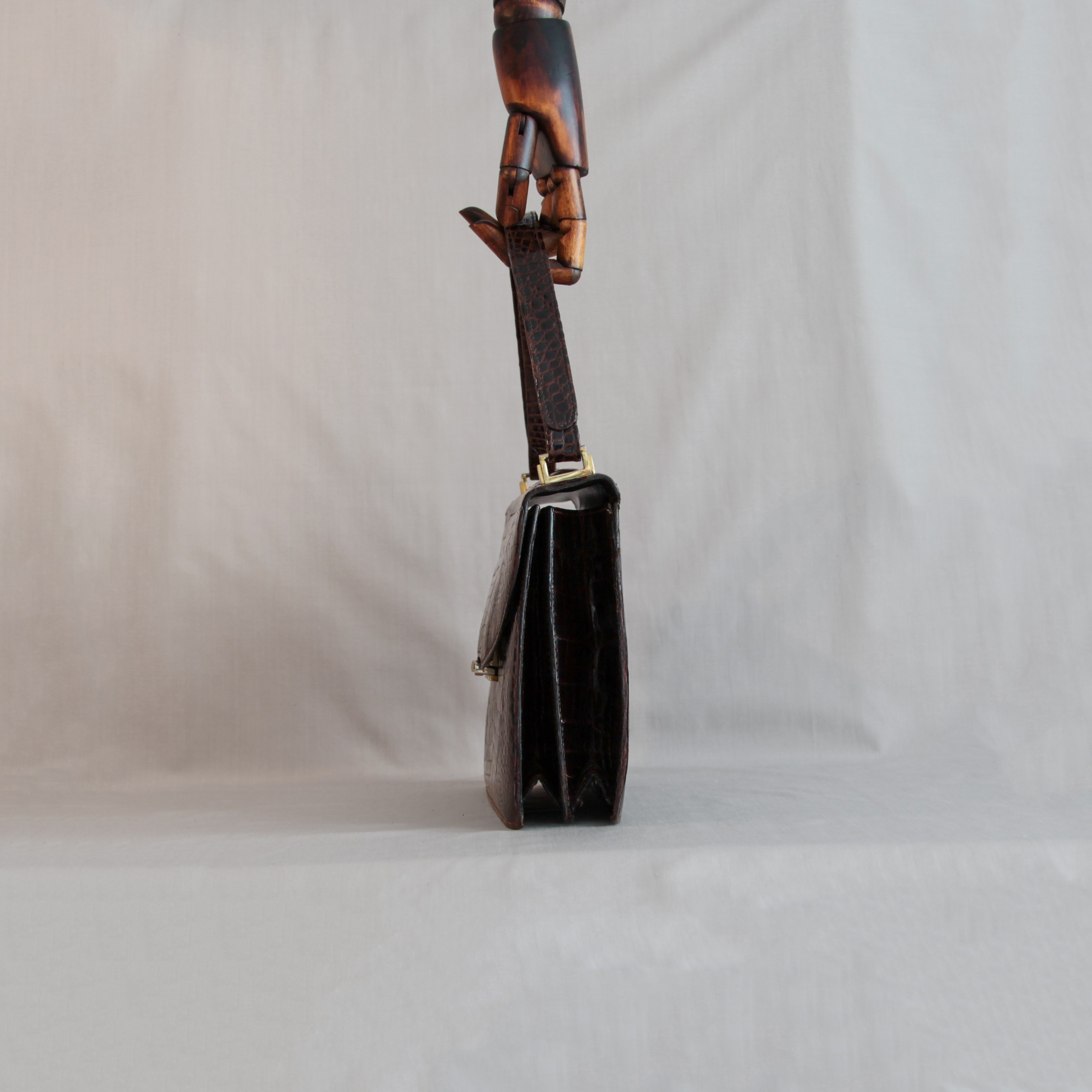 Bag9. Современнные и актикварные украшения в Барселоне, Москве и Санкт-Петербурге