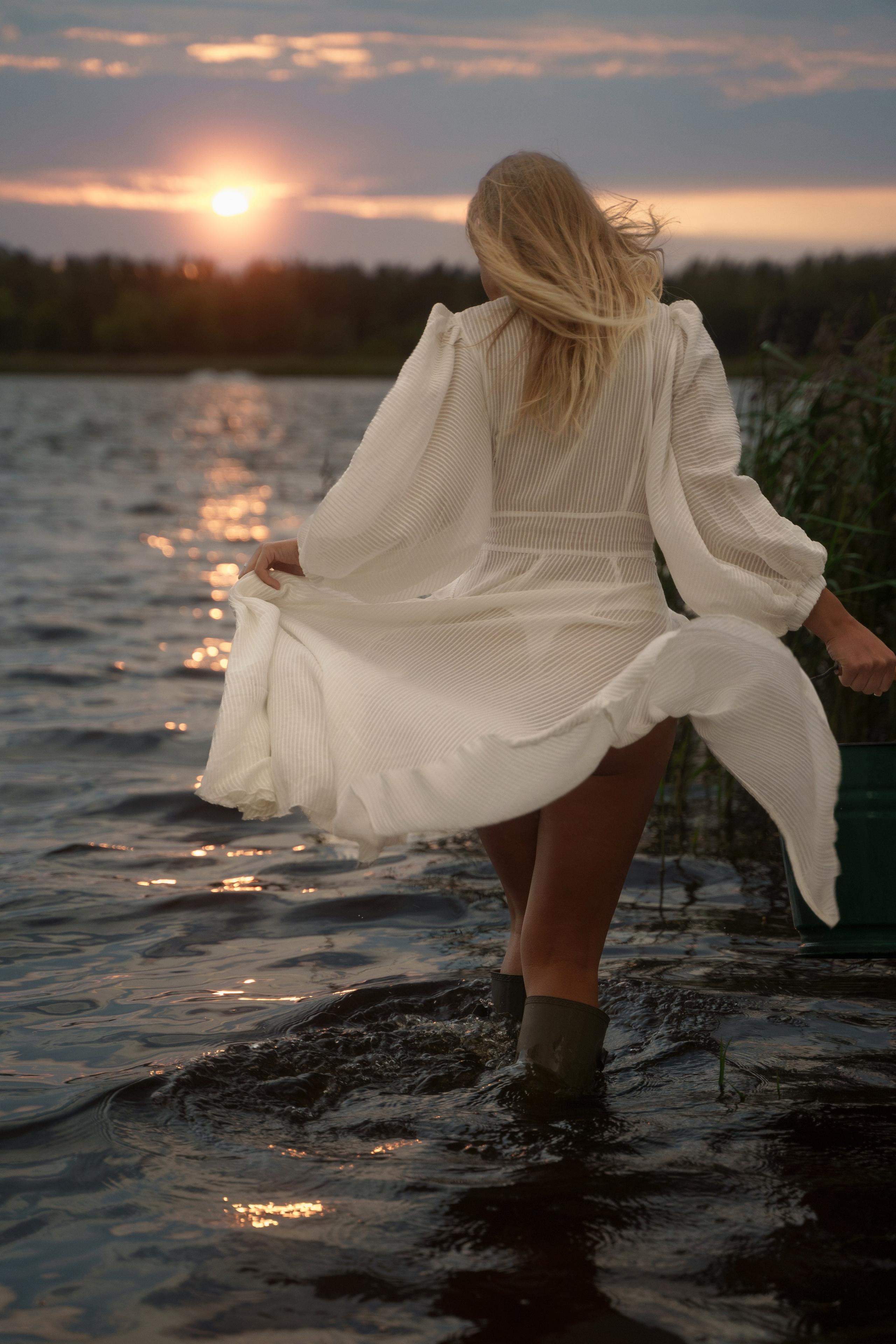 Storm, linen and milk