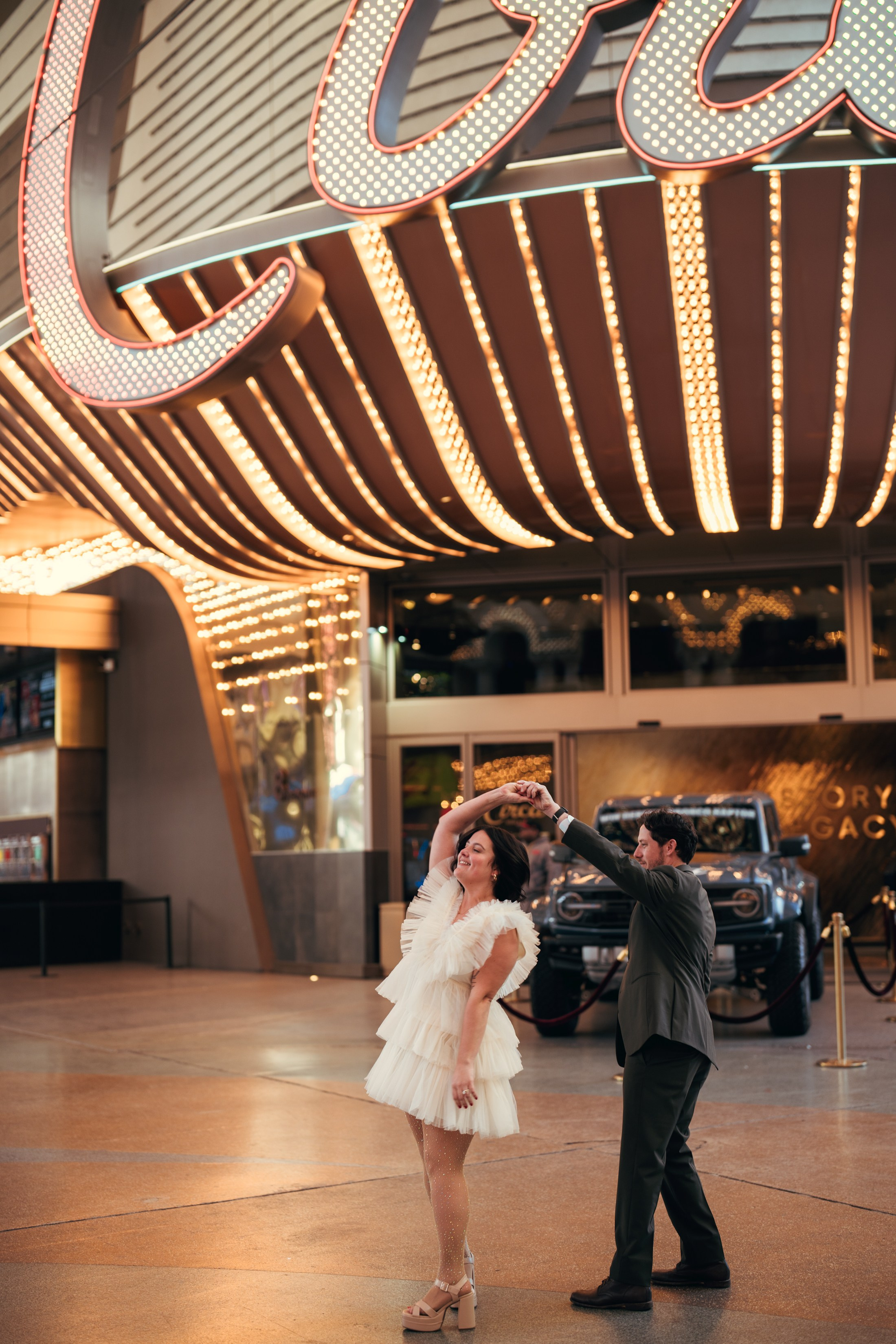 Grace&Jesse. Wedding & elopement photographer Viktoriya Kravtsov. Las Vegas