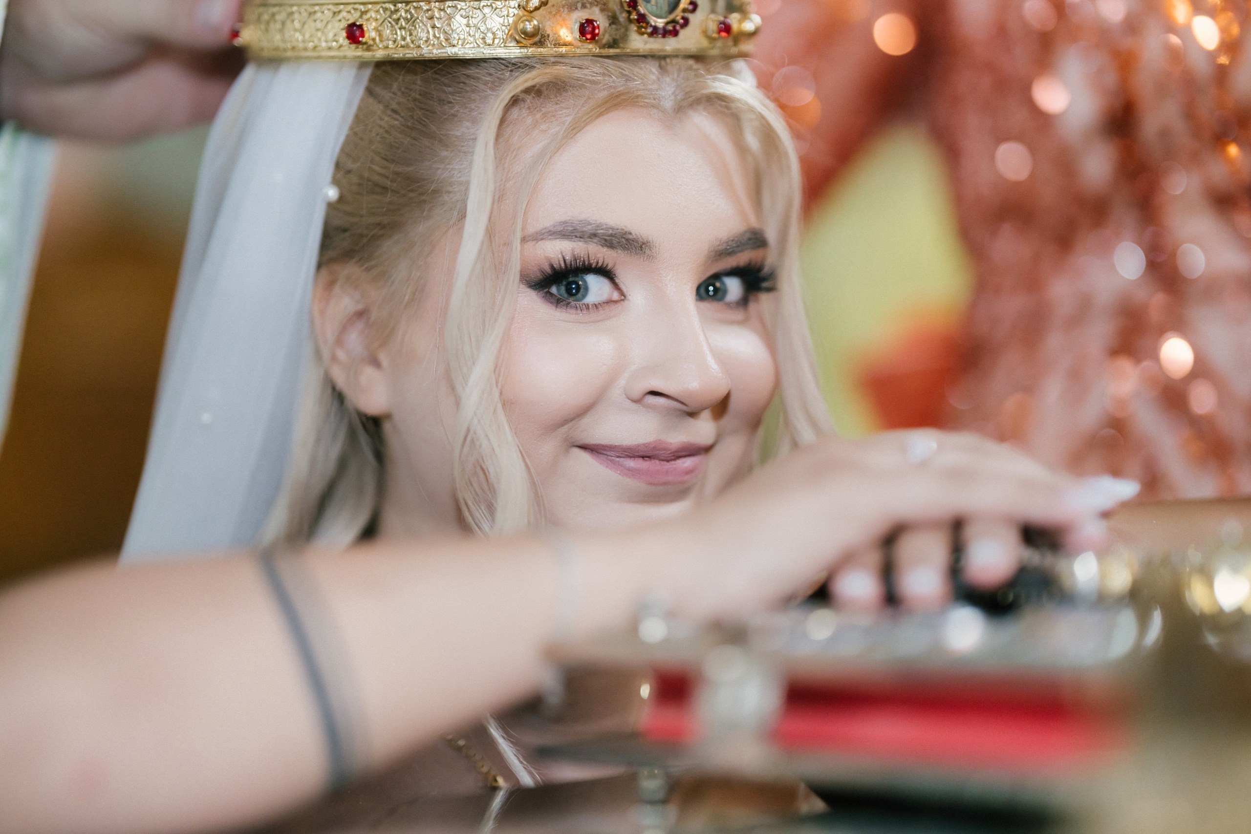 - mireasă Lavinia pregătire casa părintească Hârlău- mire Mihai pregătire Flămânzi cavalerii de onoare- fotograf nuntă Casa Jorovlea- ședință foto miri Mihai și Lavinia- nuntă elegantă Casa Jorovlea- fotografie de nuntă naturală România- domnișoare de onoare pregătire mireasă- emoții nuntă biserică- dansul mirilor Casa Jorovlea* fotograf profesionist nuntă Botoșani Iași* fotografie documentară de nuntă- familie și prieteni la nuntă- nași Mihai și Nicoleta nuntă- portret mireasă în lumină naturală- petrecere nuntă Casa Jorovlea- Nuntă Mihai și Lavinia – momente emoționante din ziua nunții, pregătirile mirilor în Hârlău și Flămânzi, ceremonia religioasă și ședința foto realizată de  AlinoFotoStudio -  Mireasa Lavinia în timpul pregătirilor la Hârlău-  Mihai pregătit de cavalerii de onoare în Flămânzi - Ceremonia religioasă a mirilor Mihai și Lavinia-Ședință foto romantică de nuntă Mihai și Lavinia - Dansul mirilor la petrecerea de nuntă -  fotograf nuntă Iași-  fotograf nuntă Botoșani- wedding photography Romania- AlinoFotoStudio - AlinoFotoStudio - Alin Chirilă fotograf - fotograf Botoșani - fotograf Iași - fotograf Hârlău - fotograf Bacău - fotograf Suceava - fotograf București - fotograf Neamț - servicii foto video - fotograf evenimente - fotograf nuntă - fotograf botez - wedding photographer Romania - ședință foto nuntă - fotografie de eveniment - wedding photography - fotografie profesională - fotograf profesionist România- povestitor prin fotografie, servicii foto - video -profesionale