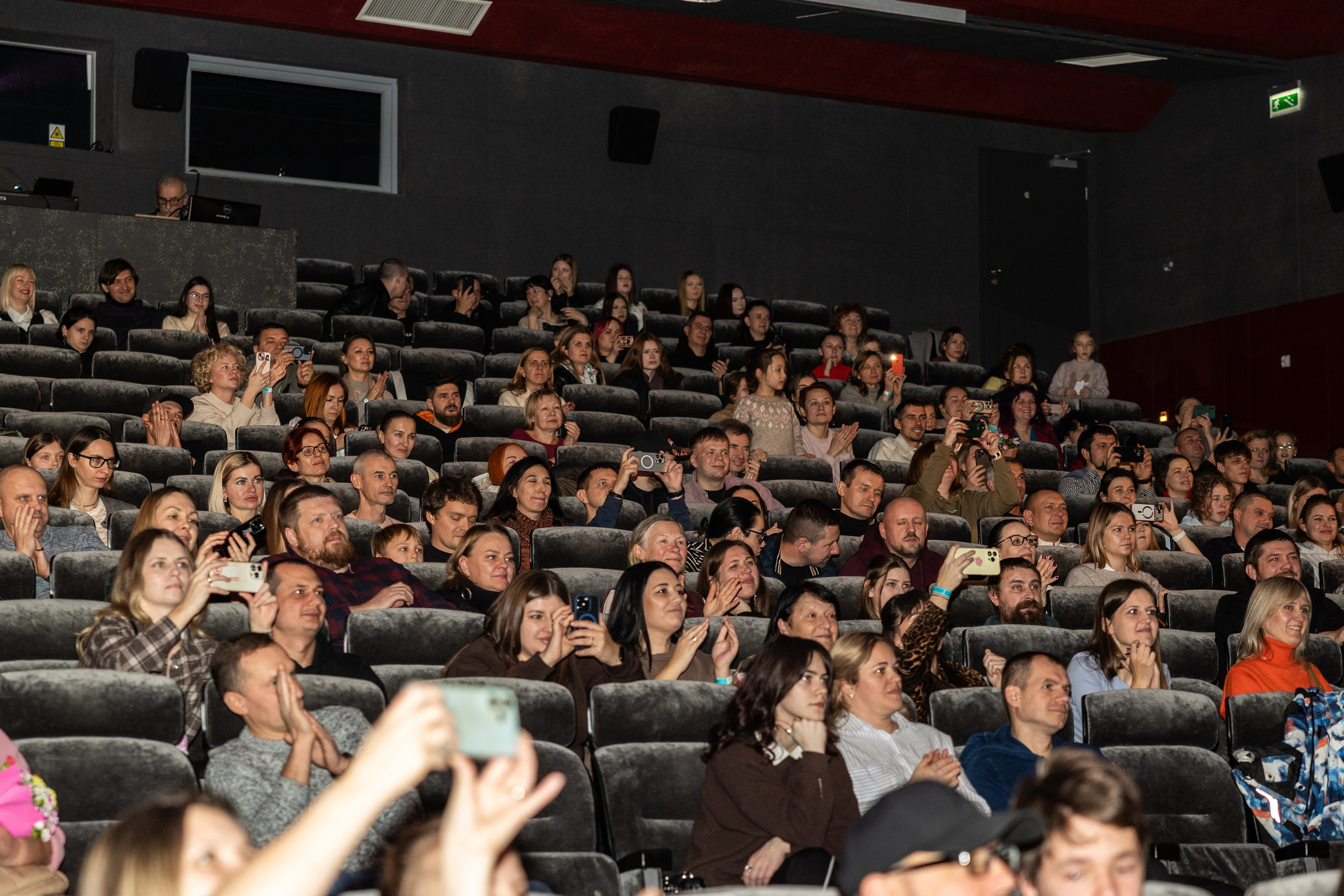 LEO DANCE SHOW WINTER 2025. Семейный и детский фотограф в Варшаве Мила Бобровская