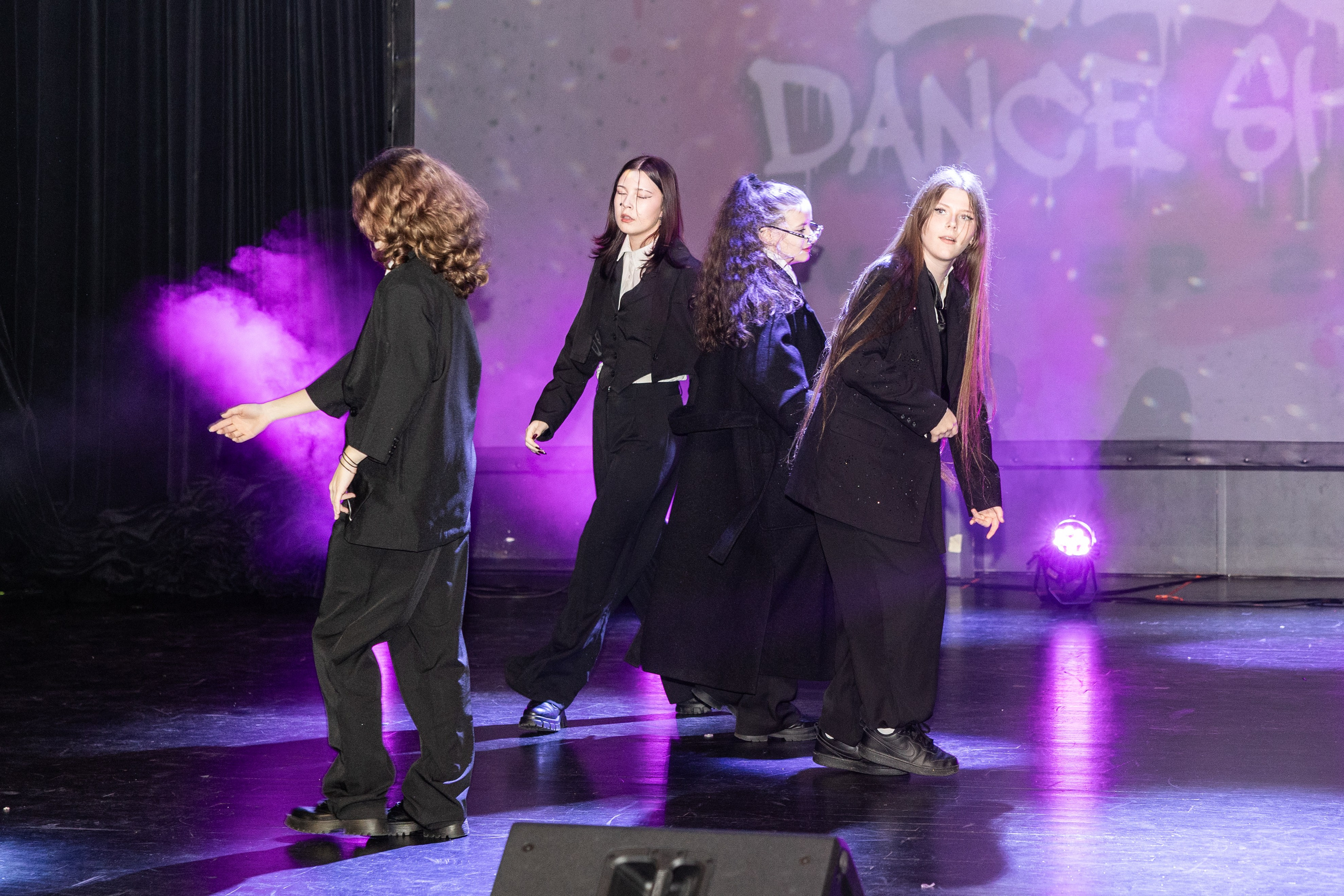 LEO DANCE SHOW WINTER 2025. Семейный и детский фотограф в Варшаве Мила Бобровская