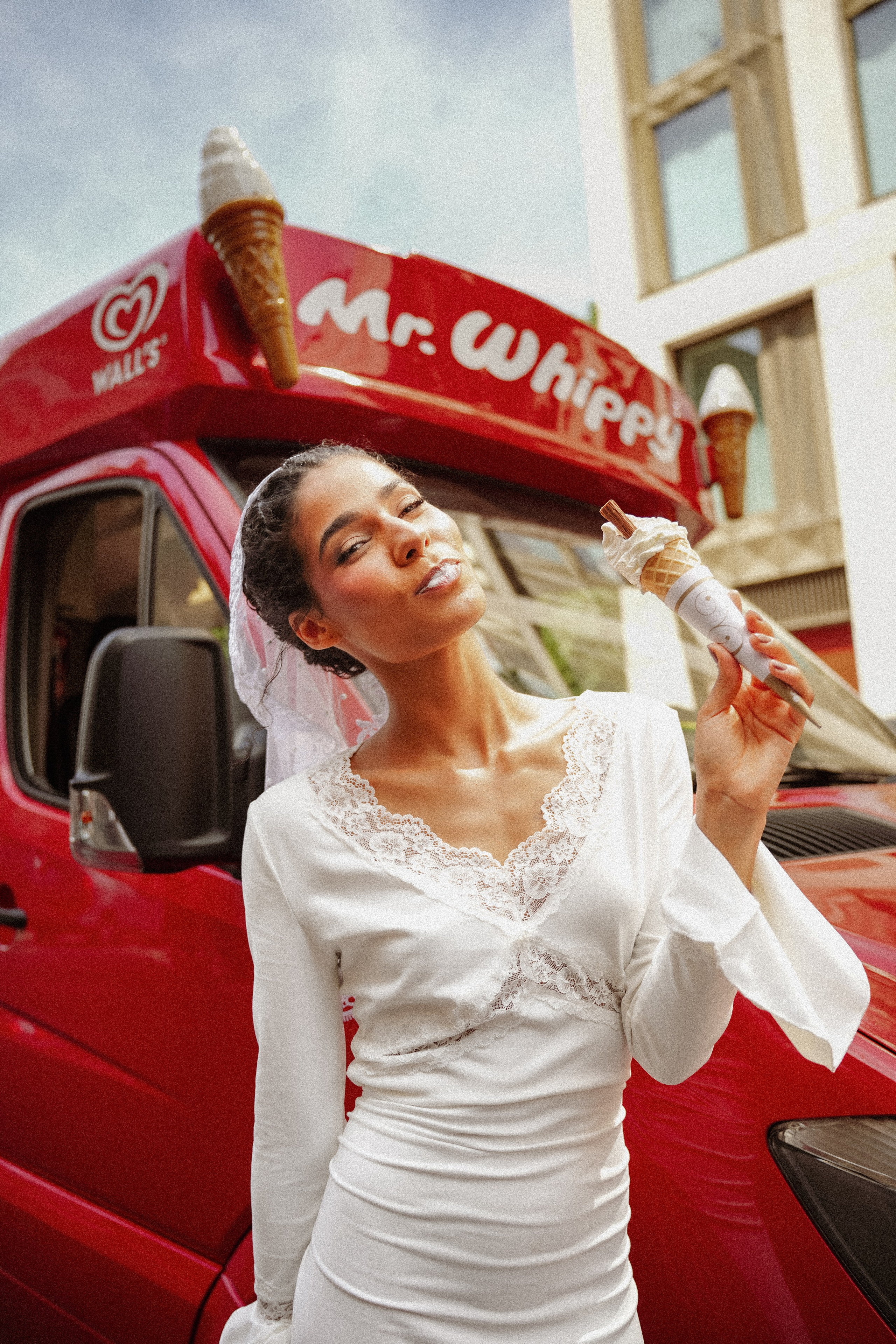     London wedding photographer capturing authentic moments, beautiful emotions and unforgettable wedding memories.