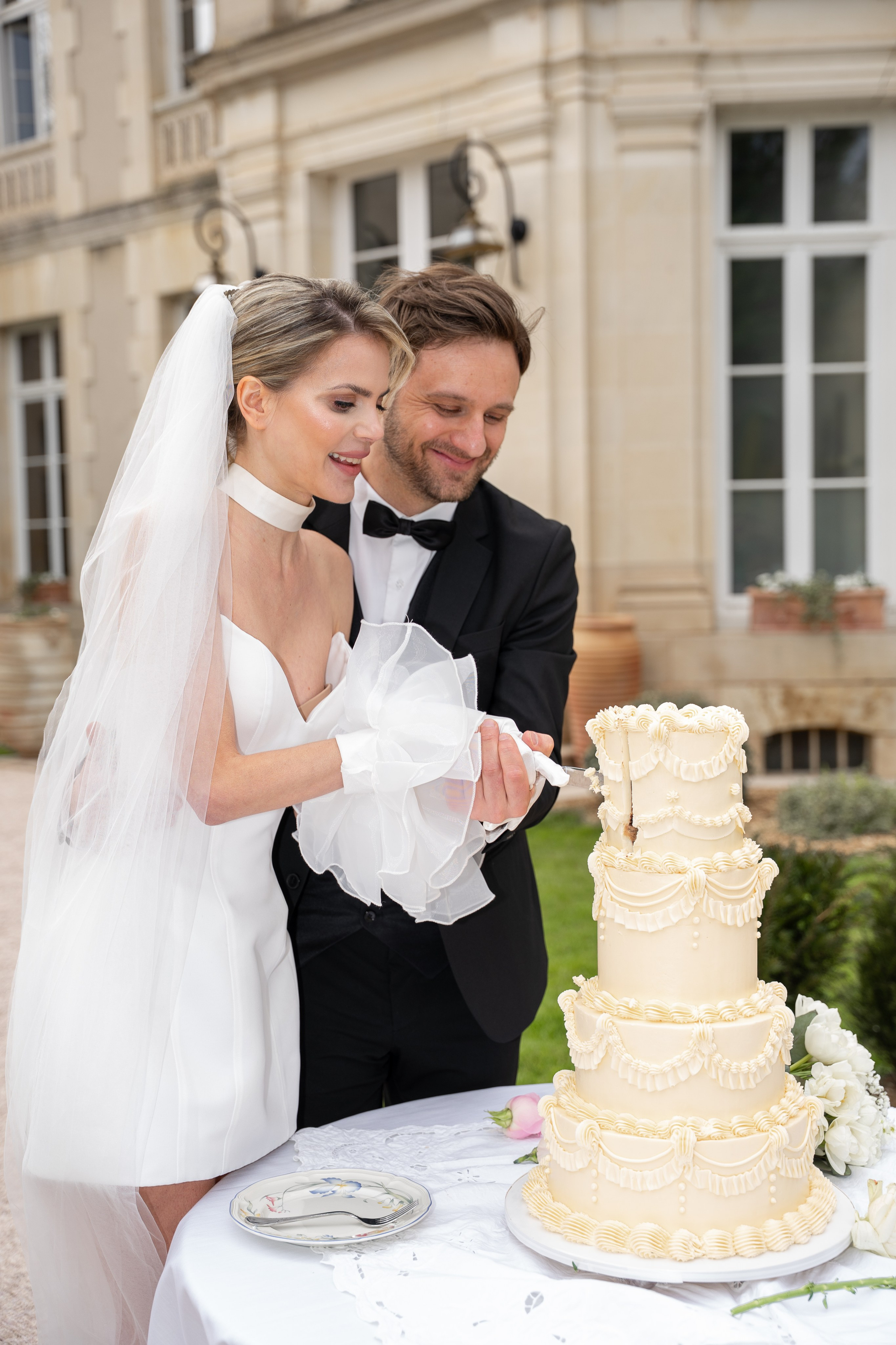 Chateau elopement inspiration. Wedding photographer in Paris Oksana Shum