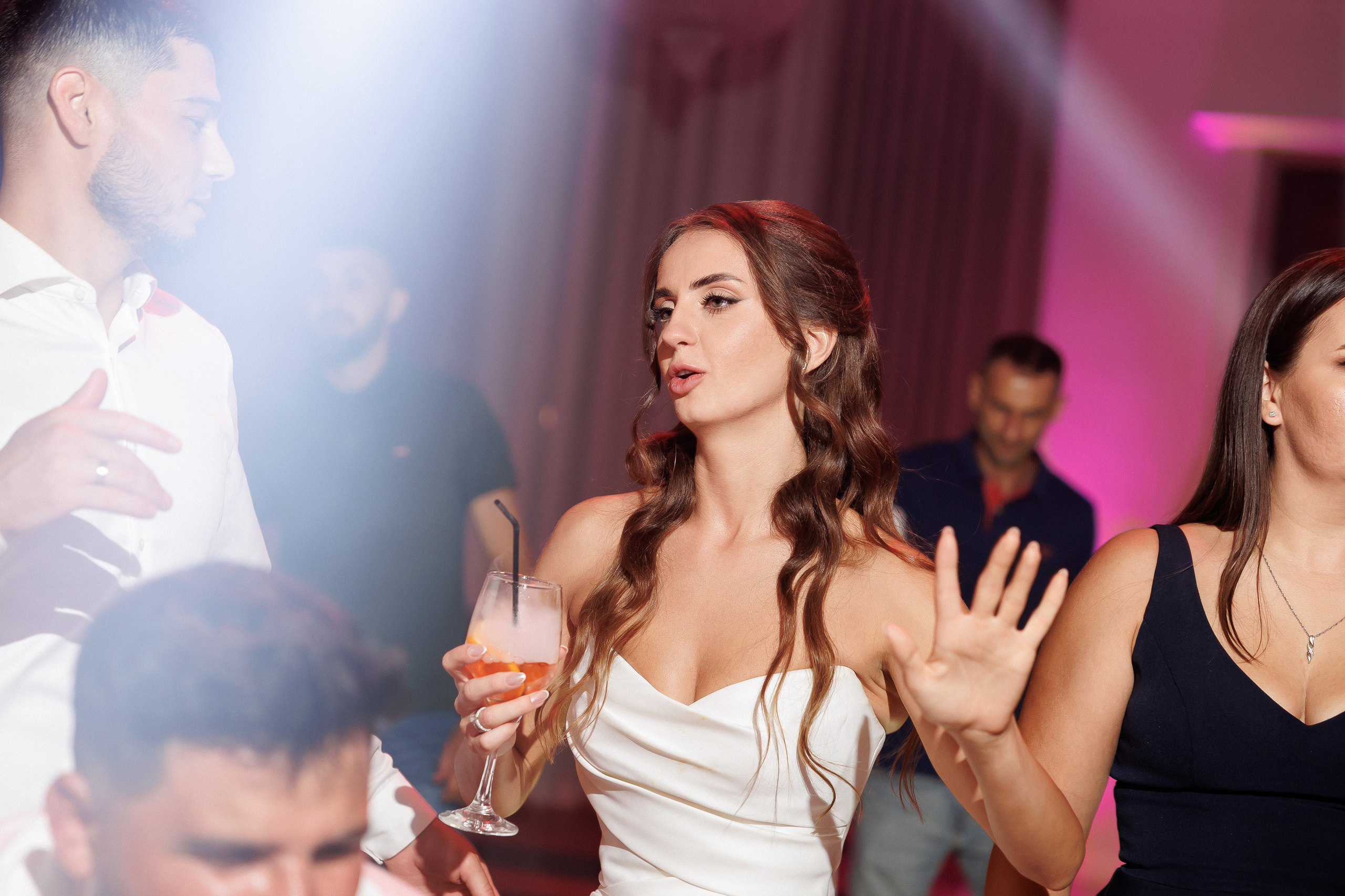 Eugen & Livia — Grand Elysee — Wedding Day. Servicii Foto și Video 067188353