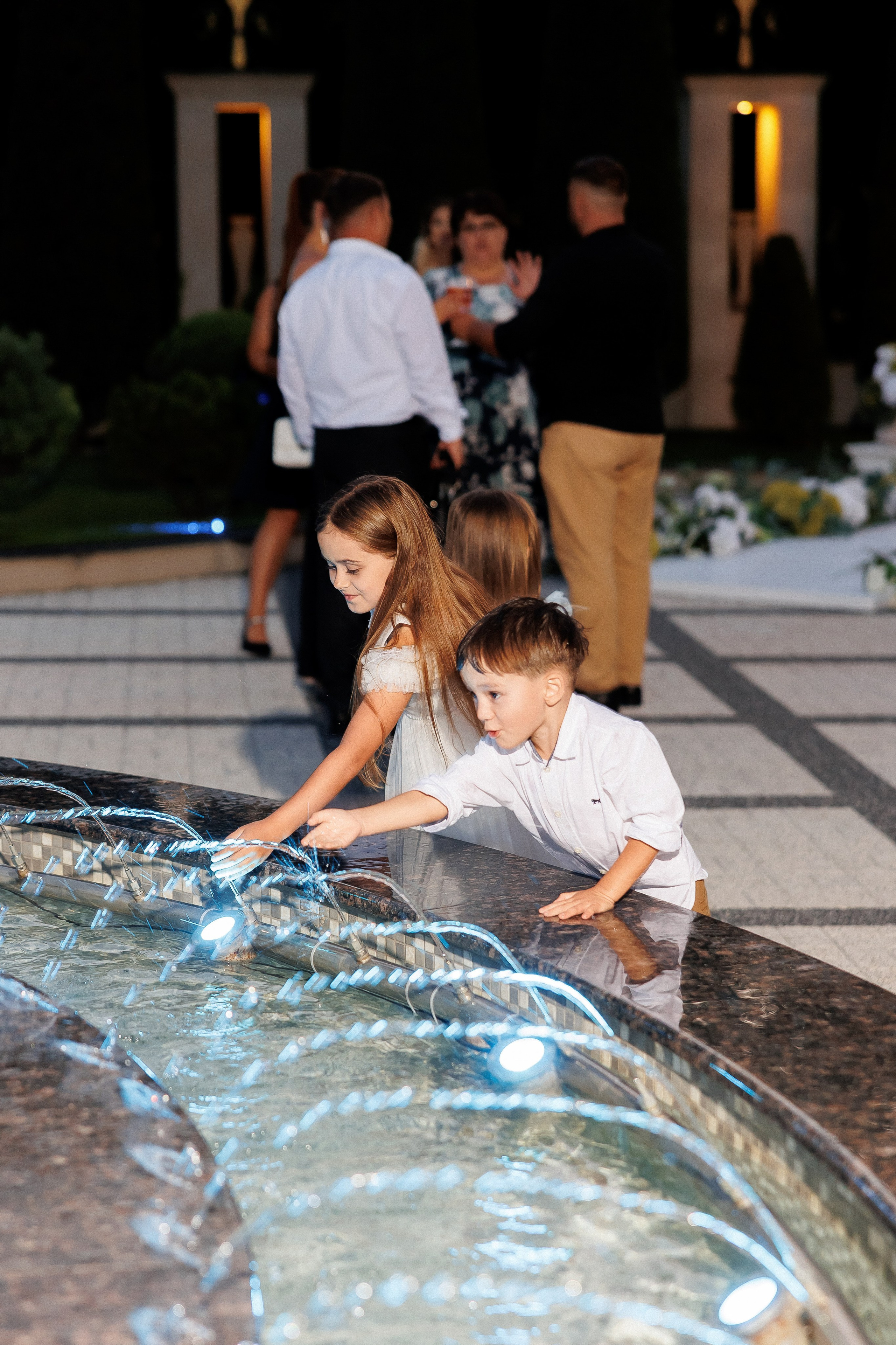 Eugen & Livia — Grand Elysee — Wedding Day. Servicii Foto și Video 067188353