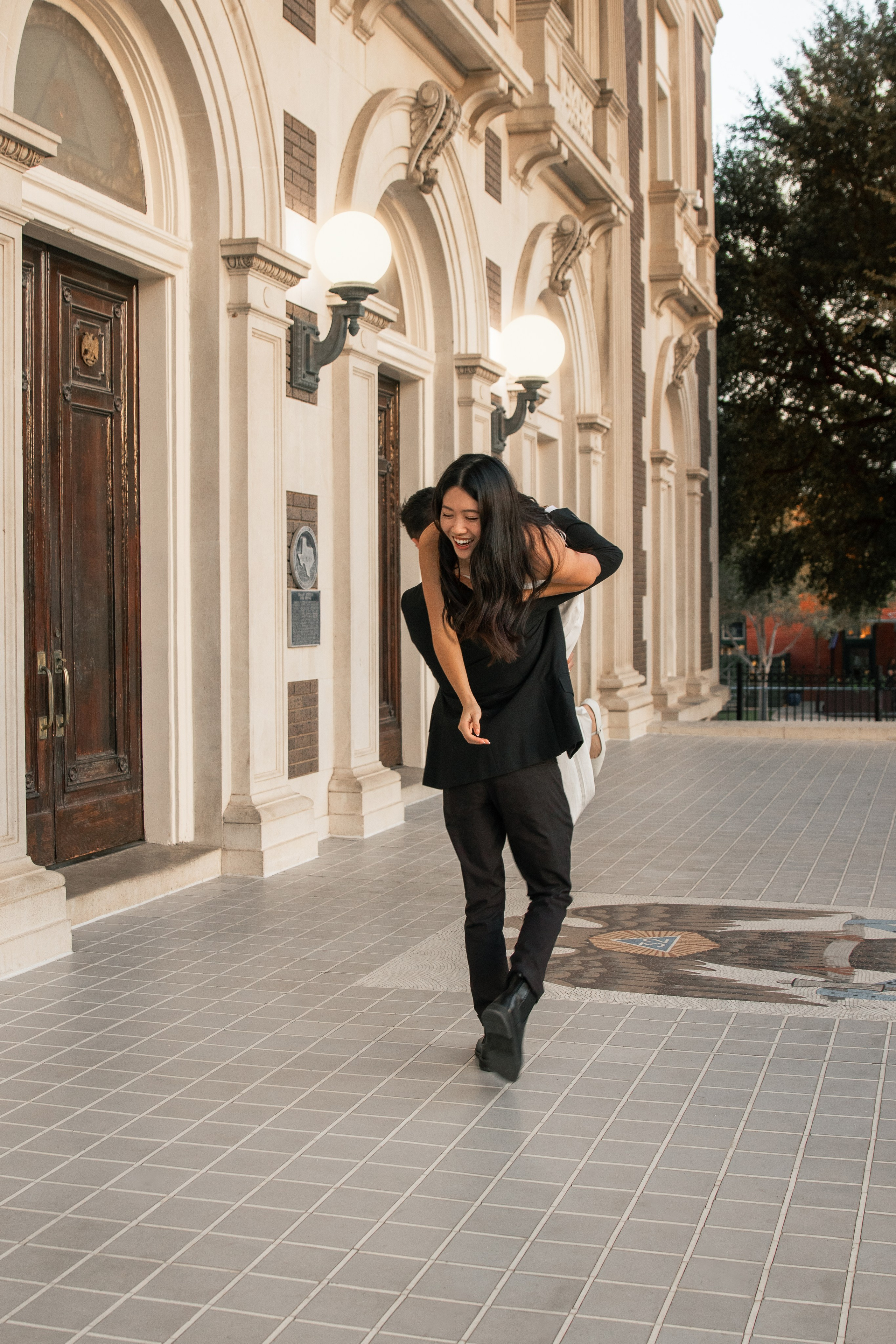 Kelly & Alex’s engagement photoshoot in Downtown Dallas