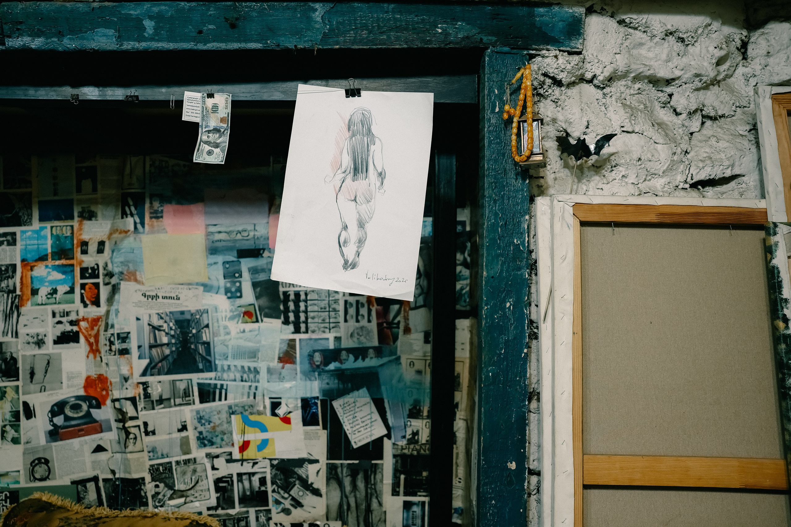 Reportage (artist's studio, sed velikodny — rush). Asmikiam