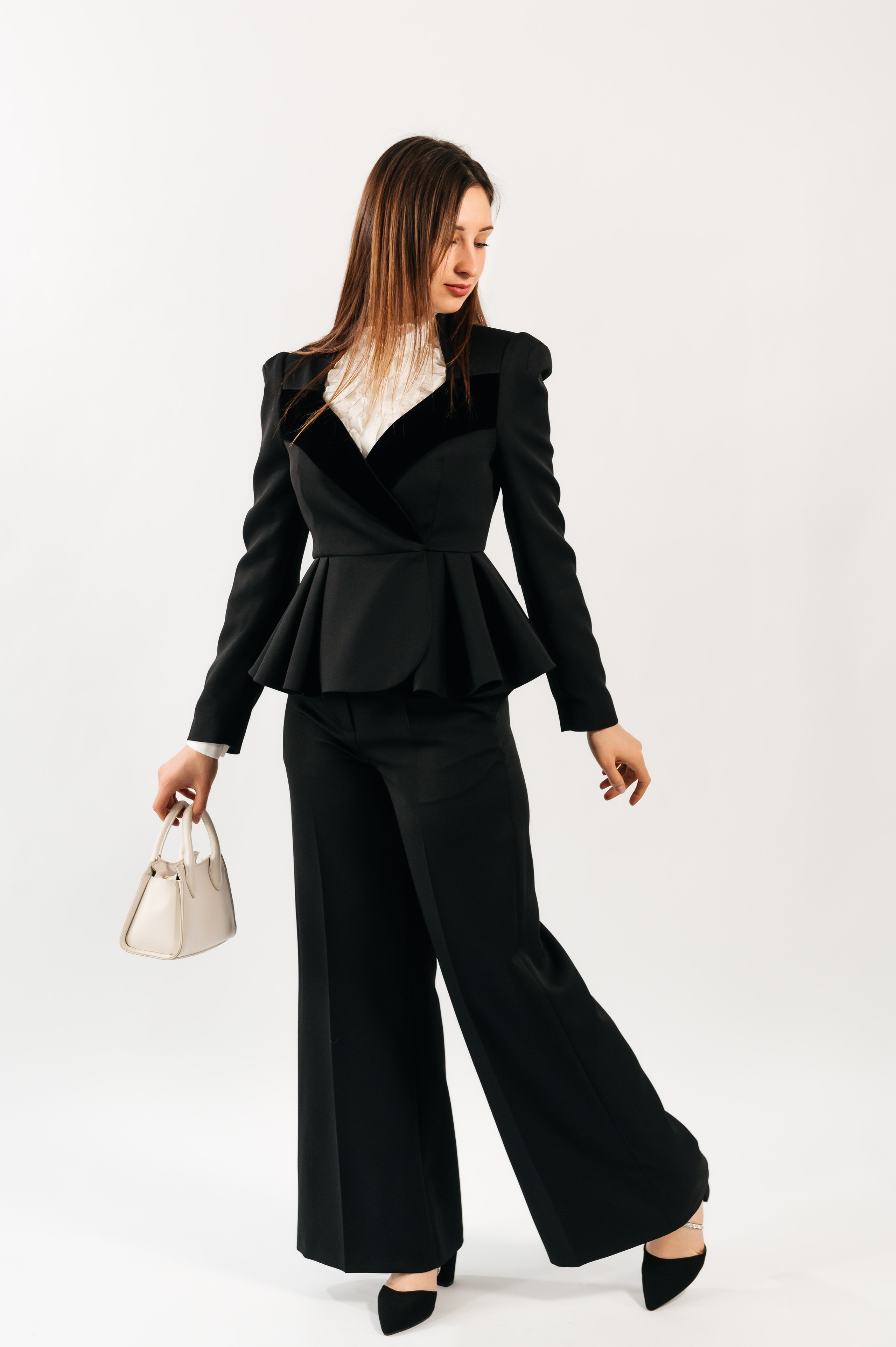 Compleu: sacou și pantaloni