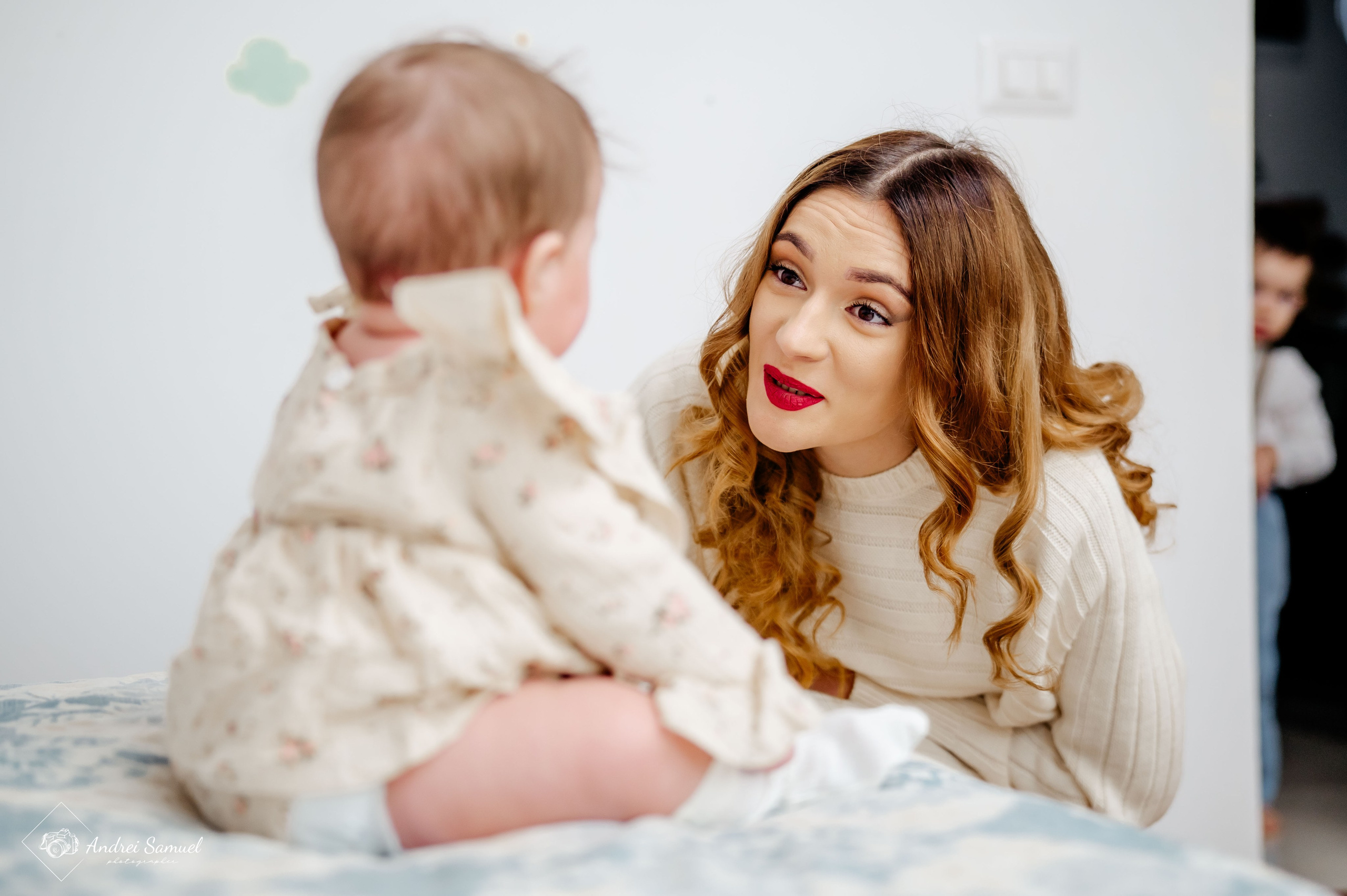 Jessica Maria. Andrei Samuel – Fotograf București | Evenimente, Studio, Imobiliare, Produs