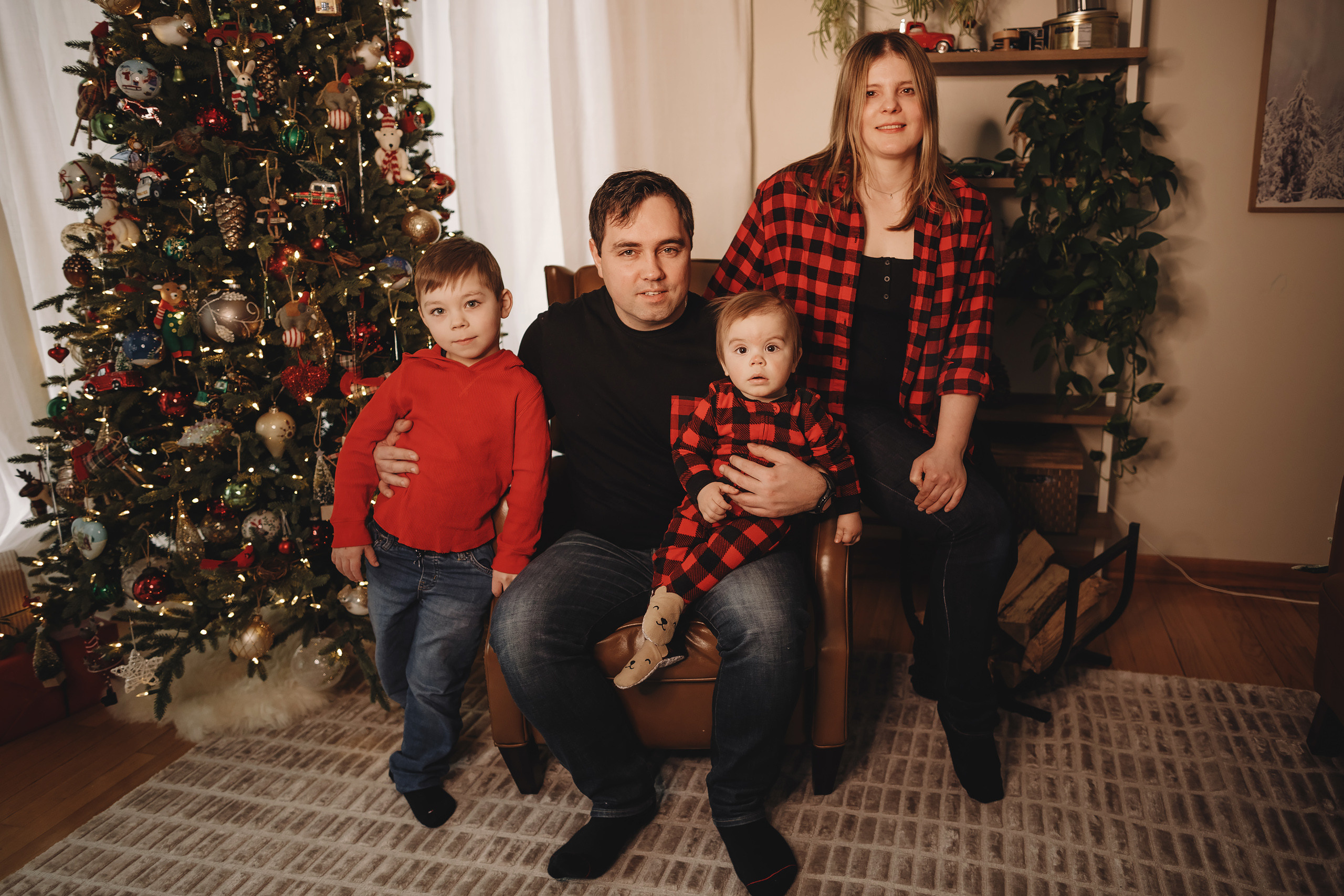 01302022 Christmas Photoshoot. Wedding family event photographer in Chicago Nick Yushevich