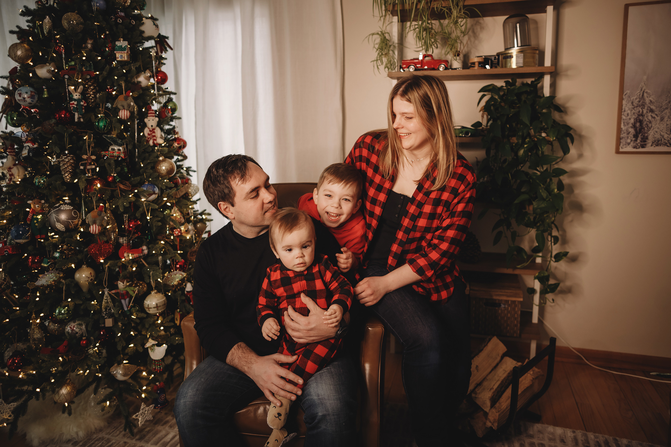 01302022 Christmas Photoshoot. Wedding family event photographer in Chicago Nick Yushevich