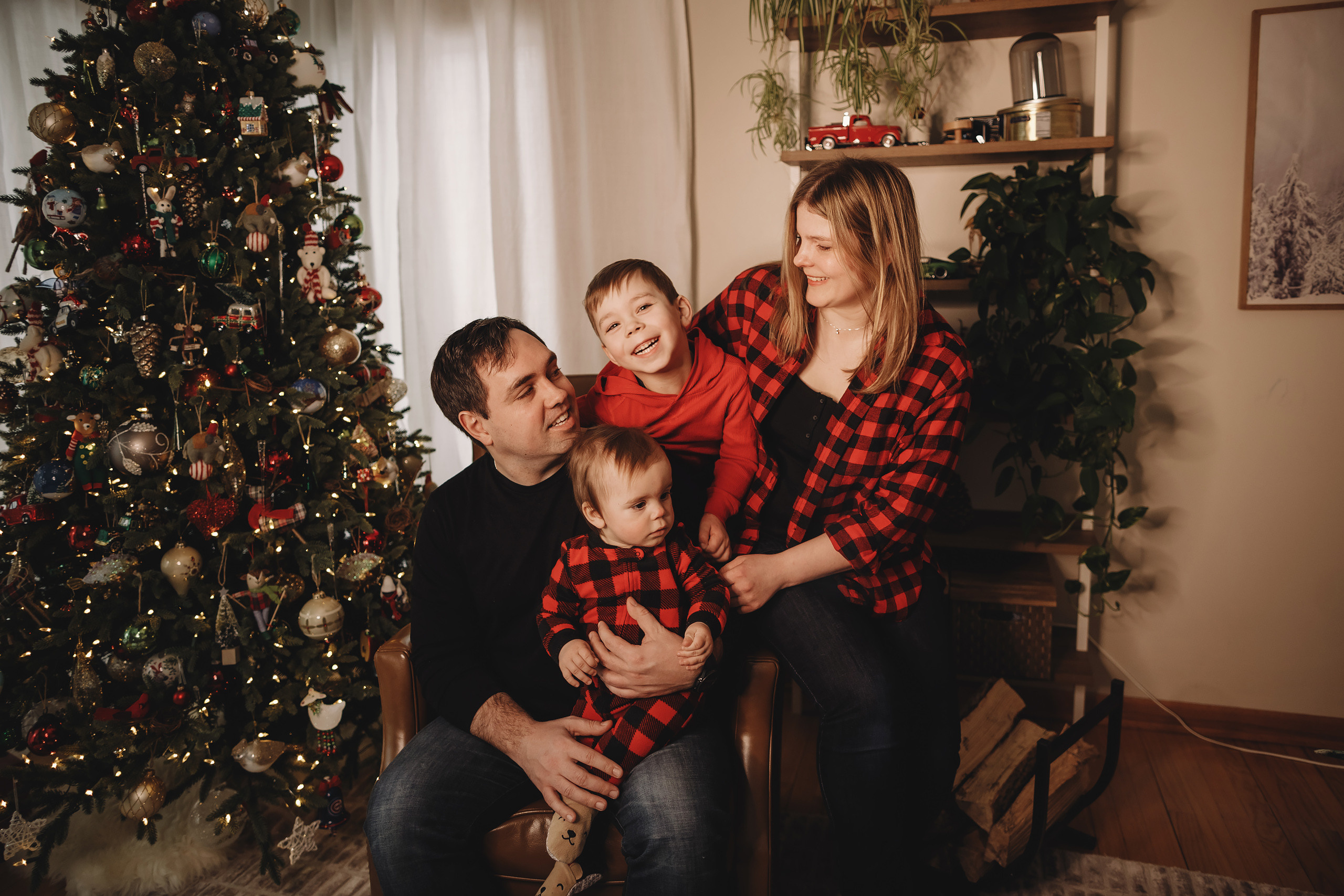01302022 Christmas Photoshoot. Wedding family event photographer in Chicago Nick Yushevich