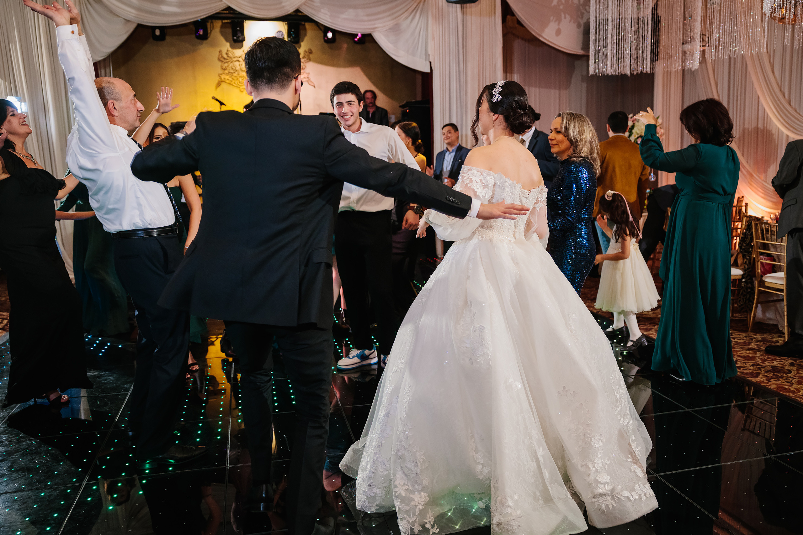 12.17.2021 Wedding. Wedding family event photographer in Chicago Nick Yushevich