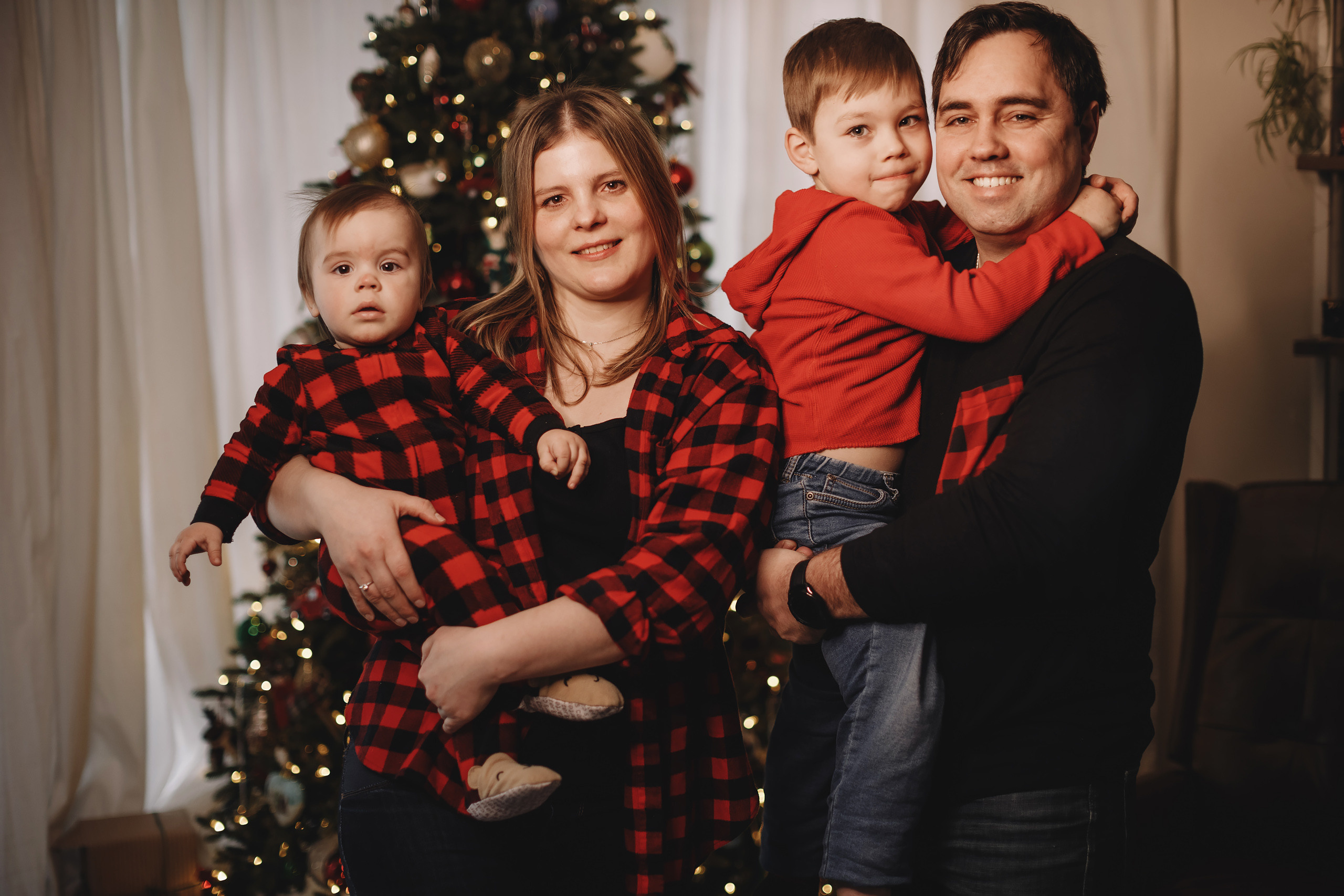 01302022 Christmas Photoshoot. Wedding family event photographer in Chicago Nick Yushevich