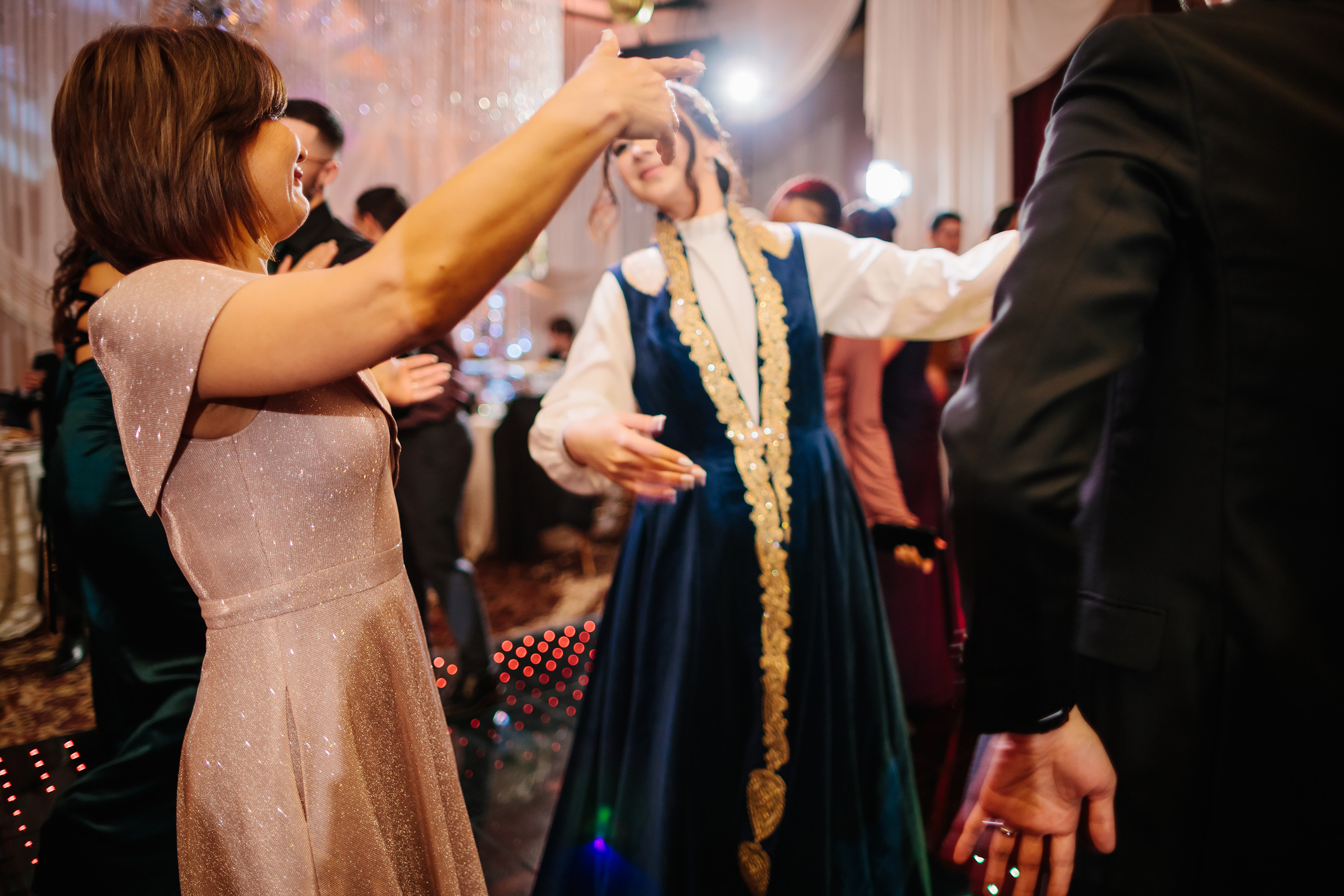 12.17.2021 Wedding. Wedding family event photographer in Chicago Nick Yushevich