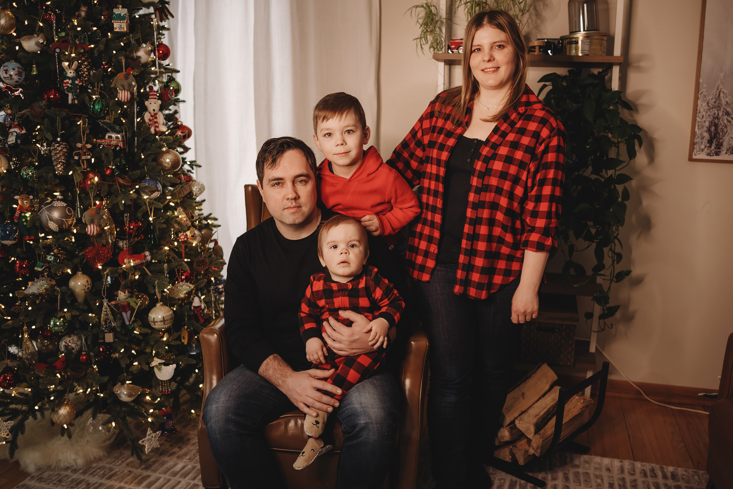 01302022 Christmas Photoshoot. Wedding family event photographer in Chicago Nick Yushevich