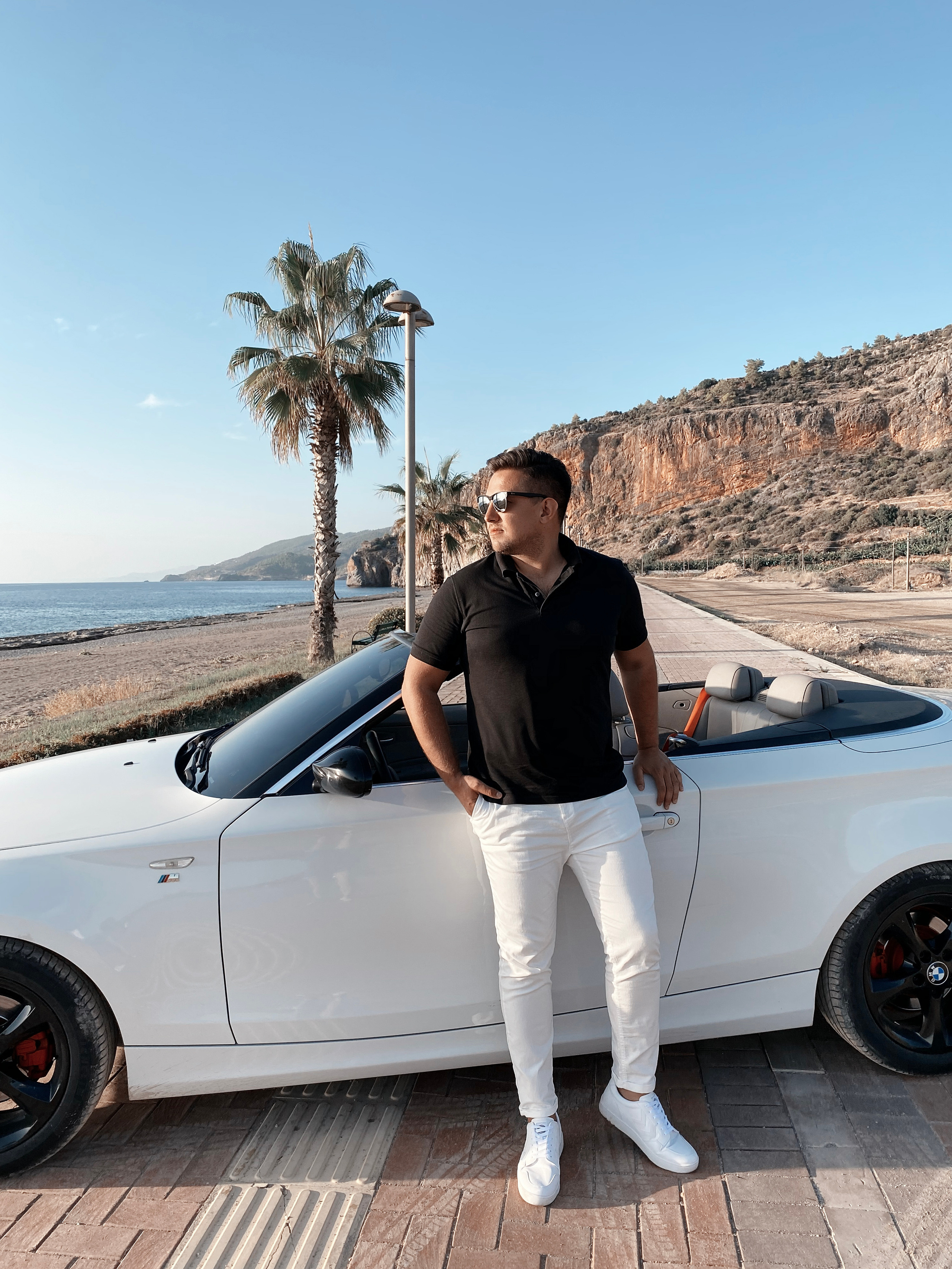 Съемка для контента с кабриолетом. Фотограф в Алании в Турции, Аланья, Сиде, Белек, Анталия, Кемер, Конаклы, Окурджалар. Фотосъемки в Алании. Фотосессия в Алания.Алсу Девели