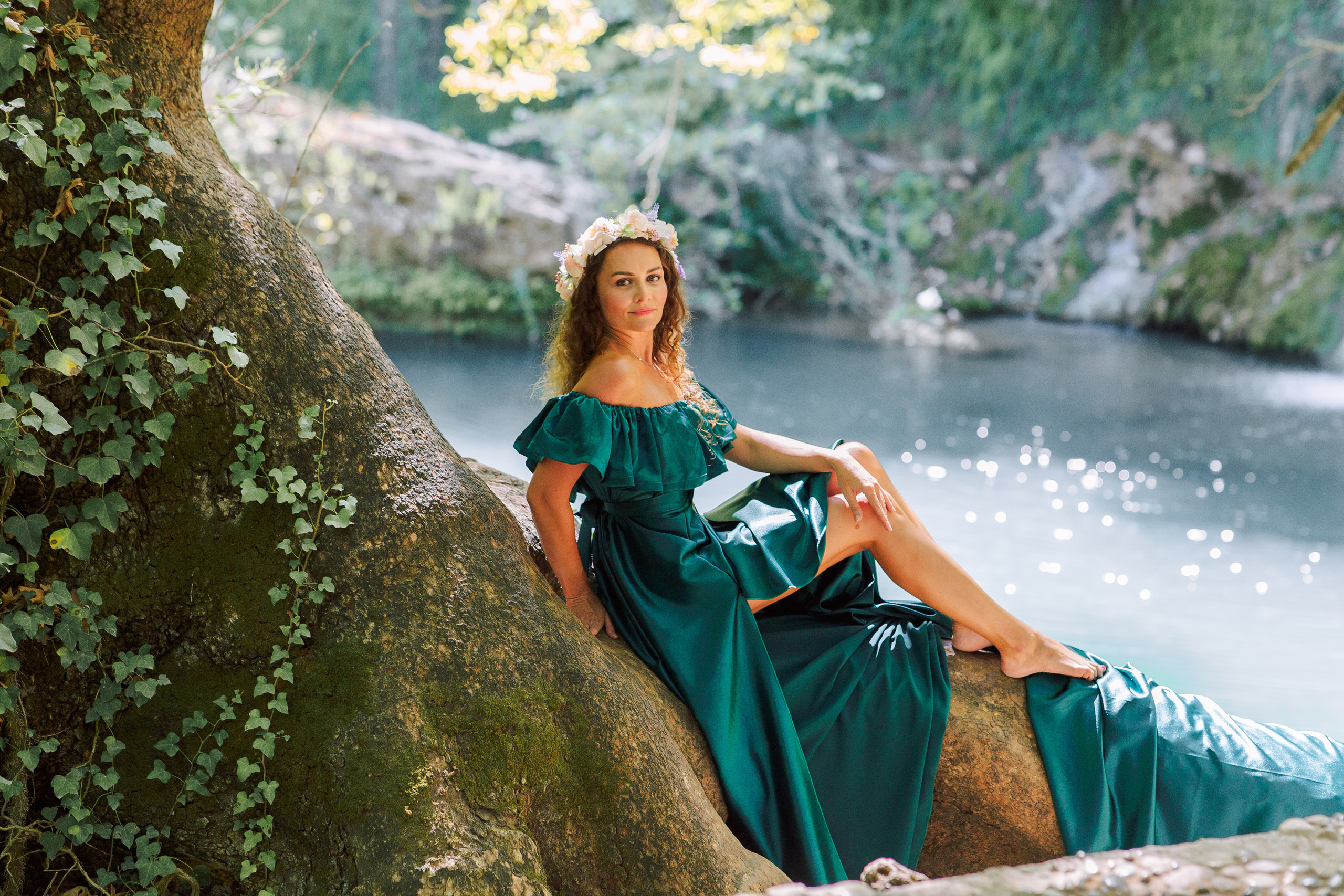 Photo shoot at the waterfall for mom and daughter. Professional Photographer in Alanya, Side, Belek | Alsu Develi  Wedding, Family and portrait photo sessions