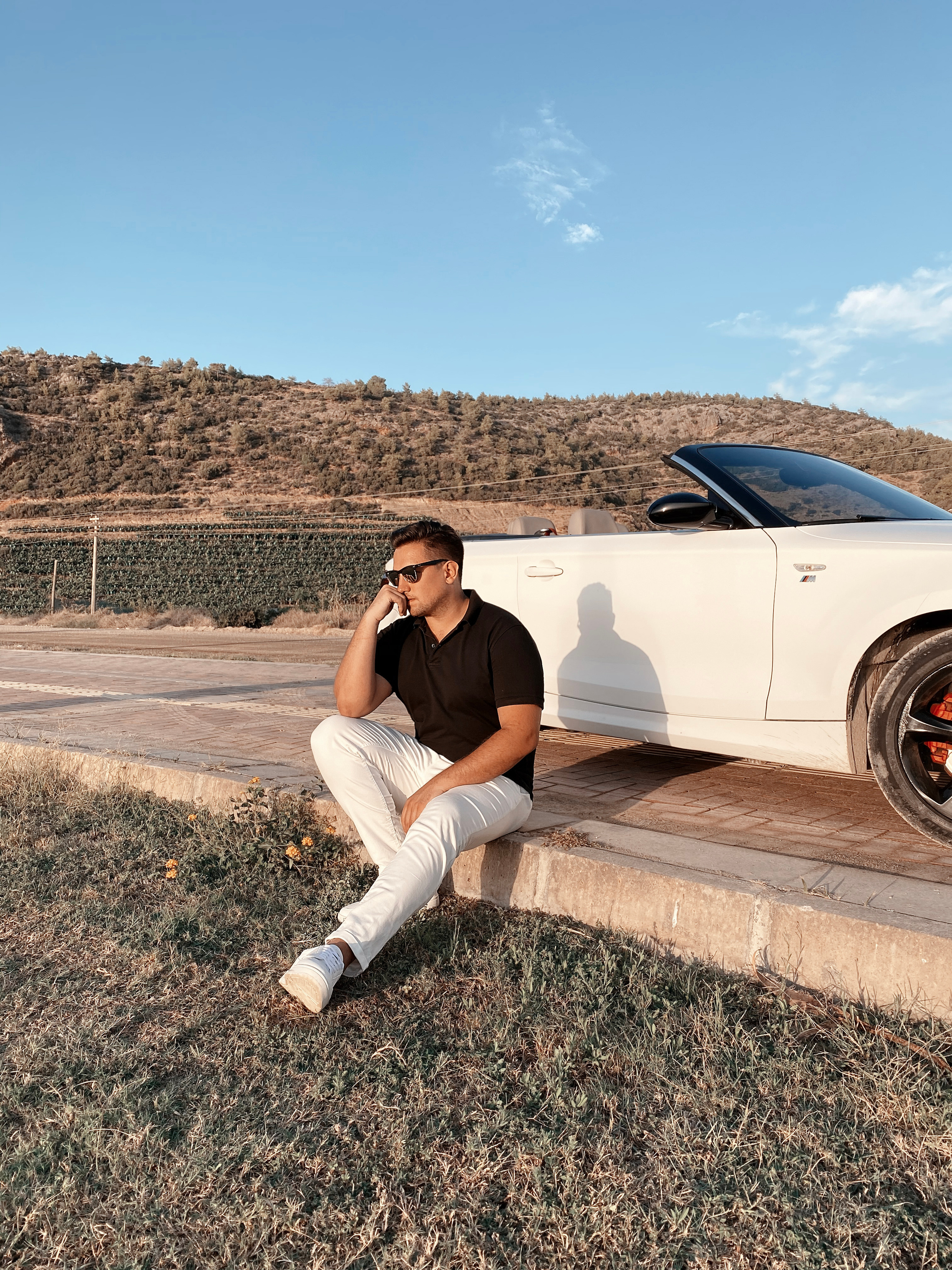 Съемка для контента с кабриолетом. Фотограф в Алании в Турции, Аланья, Сиде, Белек, Анталия, Кемер, Конаклы, Окурджалар. Фотосъемки в Алании. Фотосессия в Алания.Алсу Девели