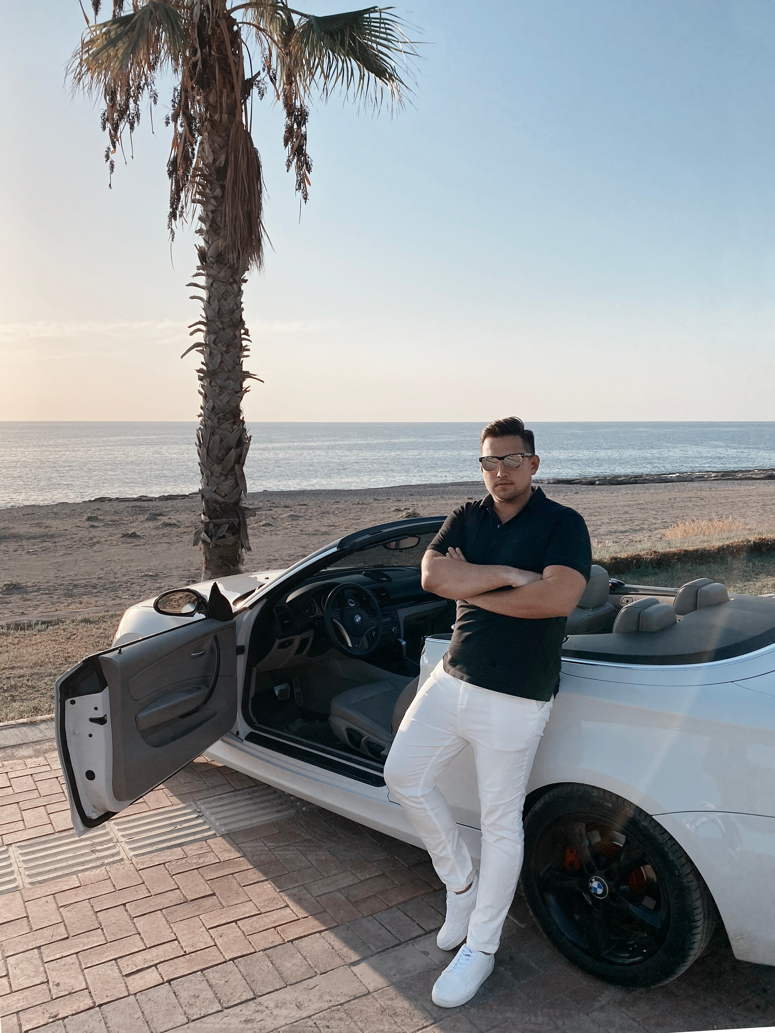 Съемка для контента с кабриолетом. Фотограф в Алании в Турции, Аланья, Сиде, Белек, Анталия, Кемер, Конаклы, Окурджалар. Фотосъемки в Алании. Фотосессия в Алания.Алсу Девели