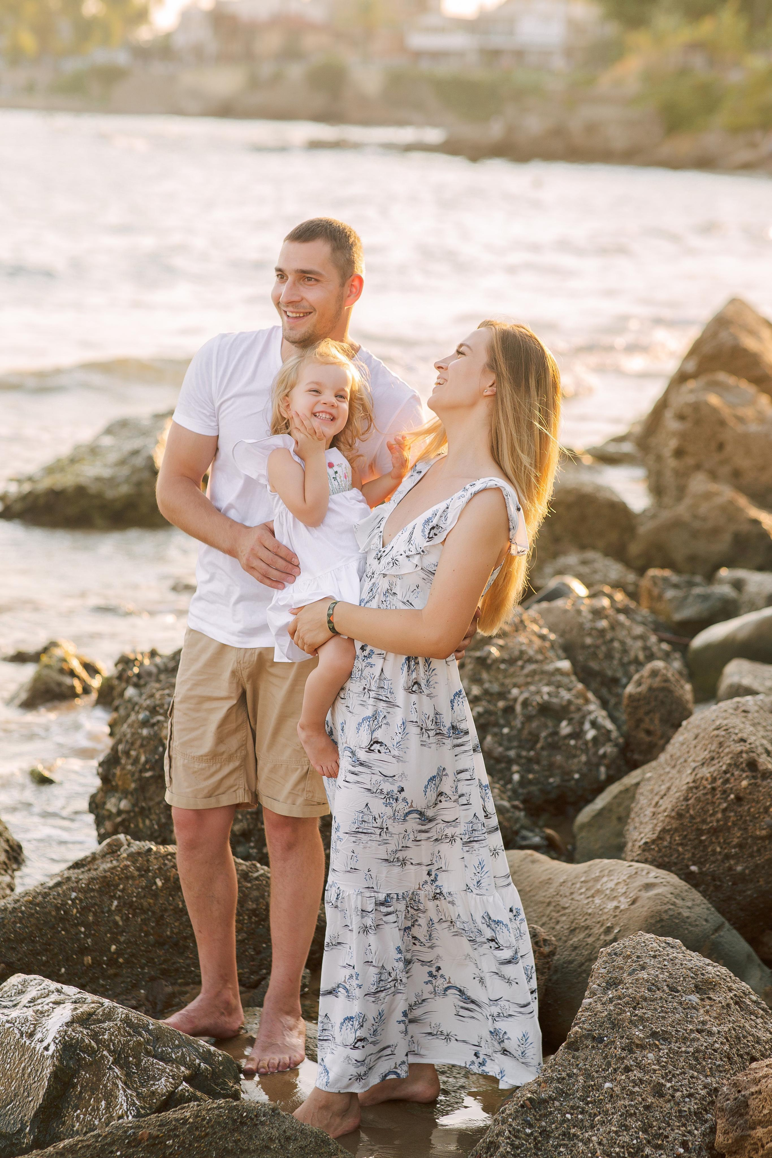 Семейная фотосессия на пляже в Сиде на закате. Фотограф в Алании в Турции, Аланья, Сиде, Белек, Анталия, Кемер, Конаклы, Окурджалар. Фотосъемки в Алании. Фотосессия в Алания.Алсу Девели