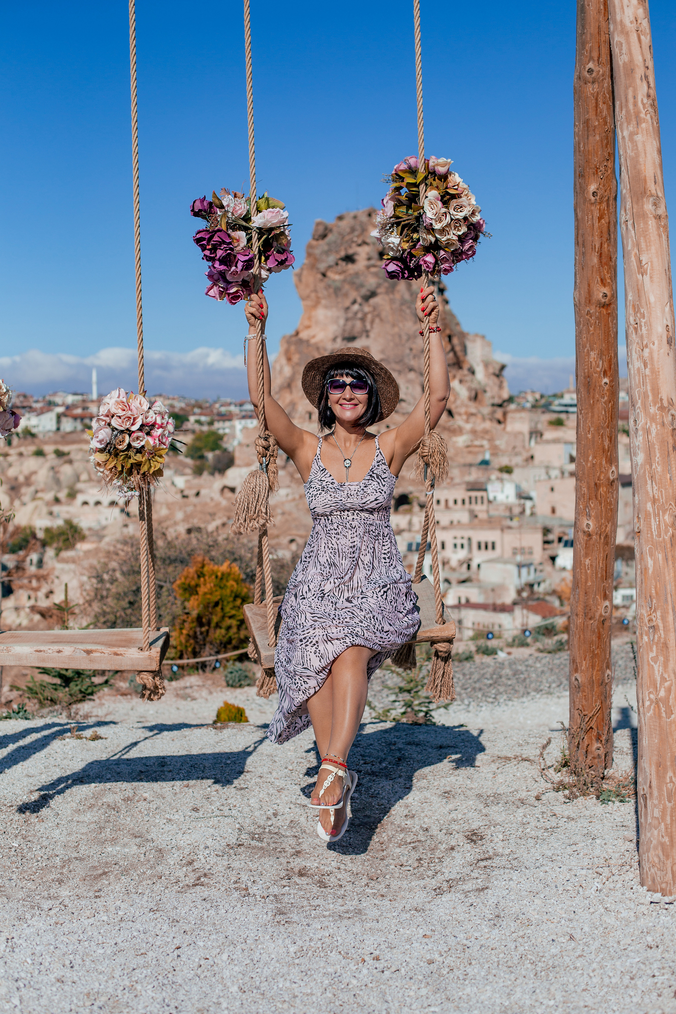 Photo shoot in Cappadocia against the backdrop of floating balloons. Professional Photographer in Alanya, Side, Belek | Alsu Develi  Wedding, Family and portrait photo sessions