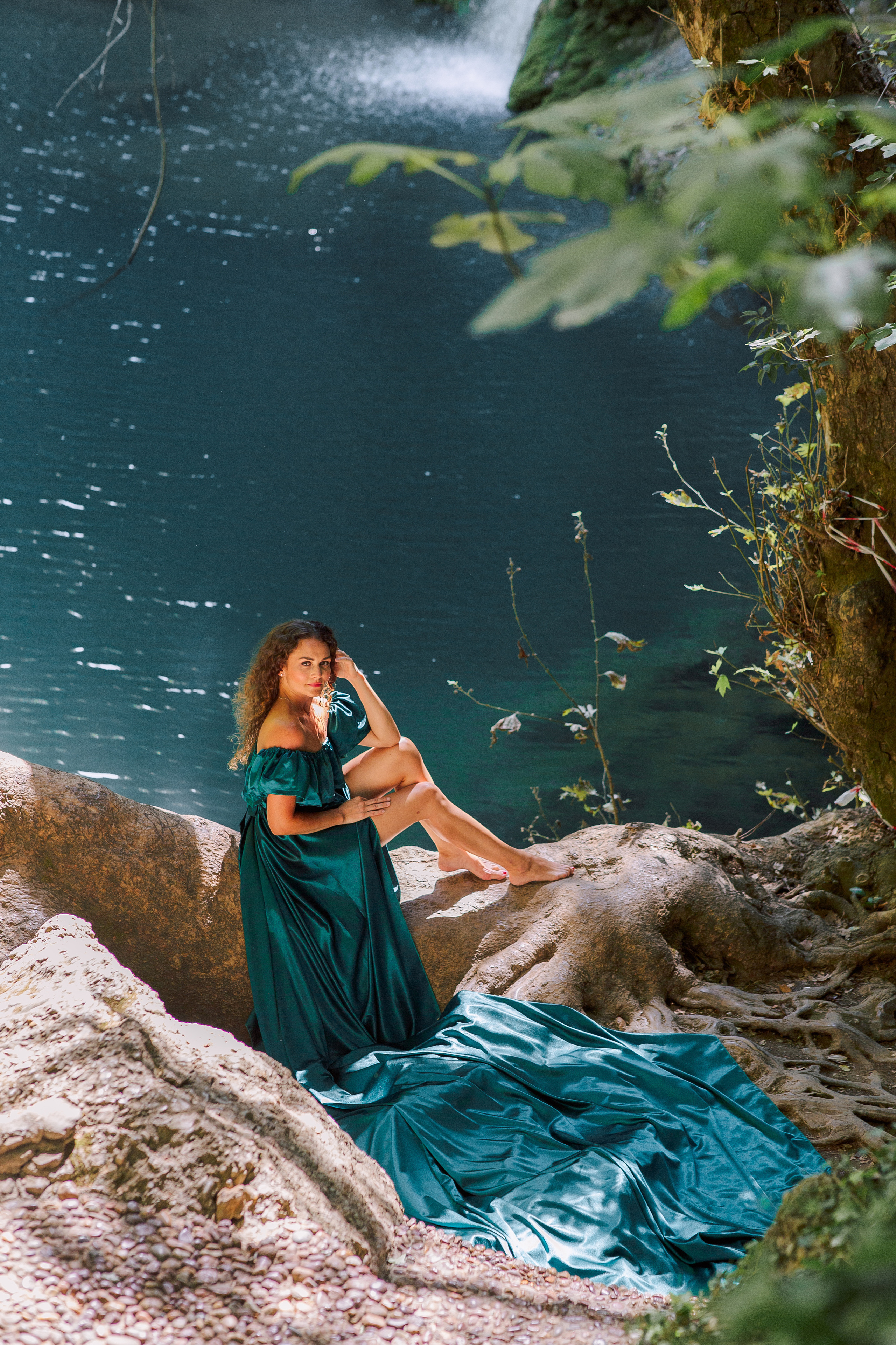 Photo shoot at the waterfall for mom and daughter. Professional Photographer in Alanya, Side, Belek | Alsu Develi  Wedding, Family and portrait photo sessions