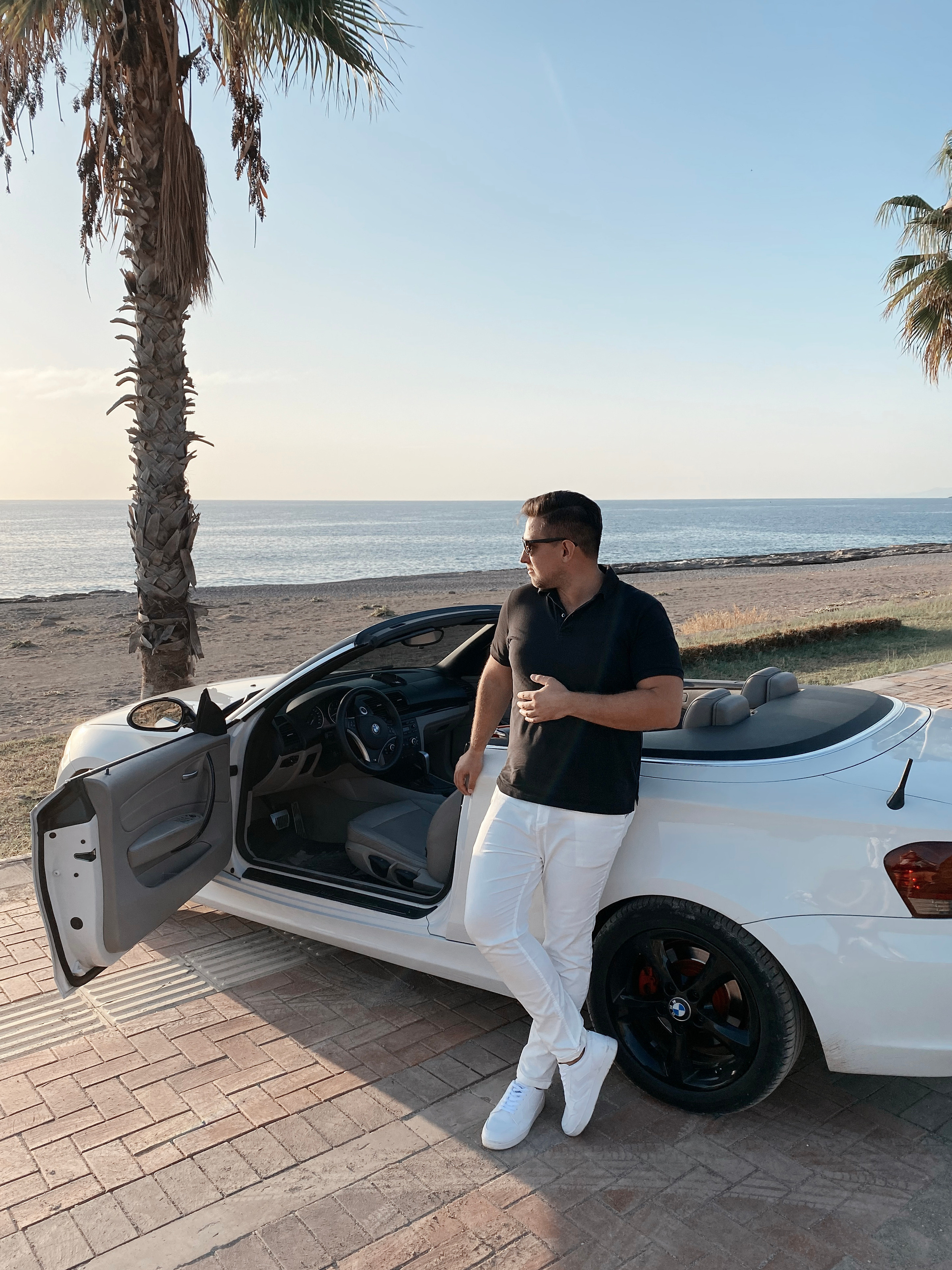 Съемка для контента с кабриолетом. Фотограф в Алании в Турции, Аланья, Сиде, Белек, Анталия, Кемер, Конаклы, Окурджалар. Фотосъемки в Алании. Фотосессия в Алания.Алсу Девели