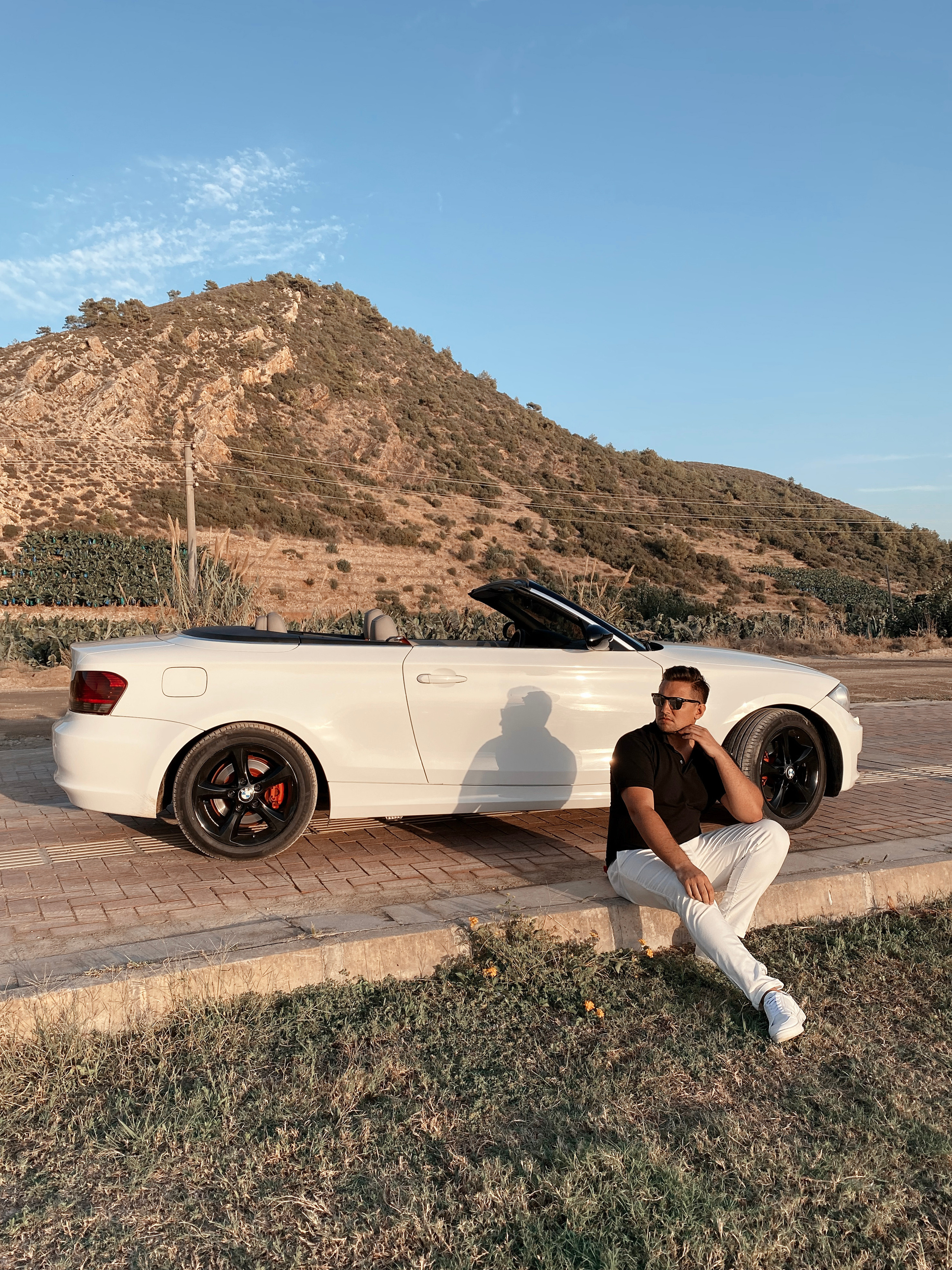 Съемка для контента с кабриолетом. Фотограф в Алании в Турции, Аланья, Сиде, Белек, Анталия, Кемер, Конаклы, Окурджалар. Фотосъемки в Алании. Фотосессия в Алания.Алсу Девели