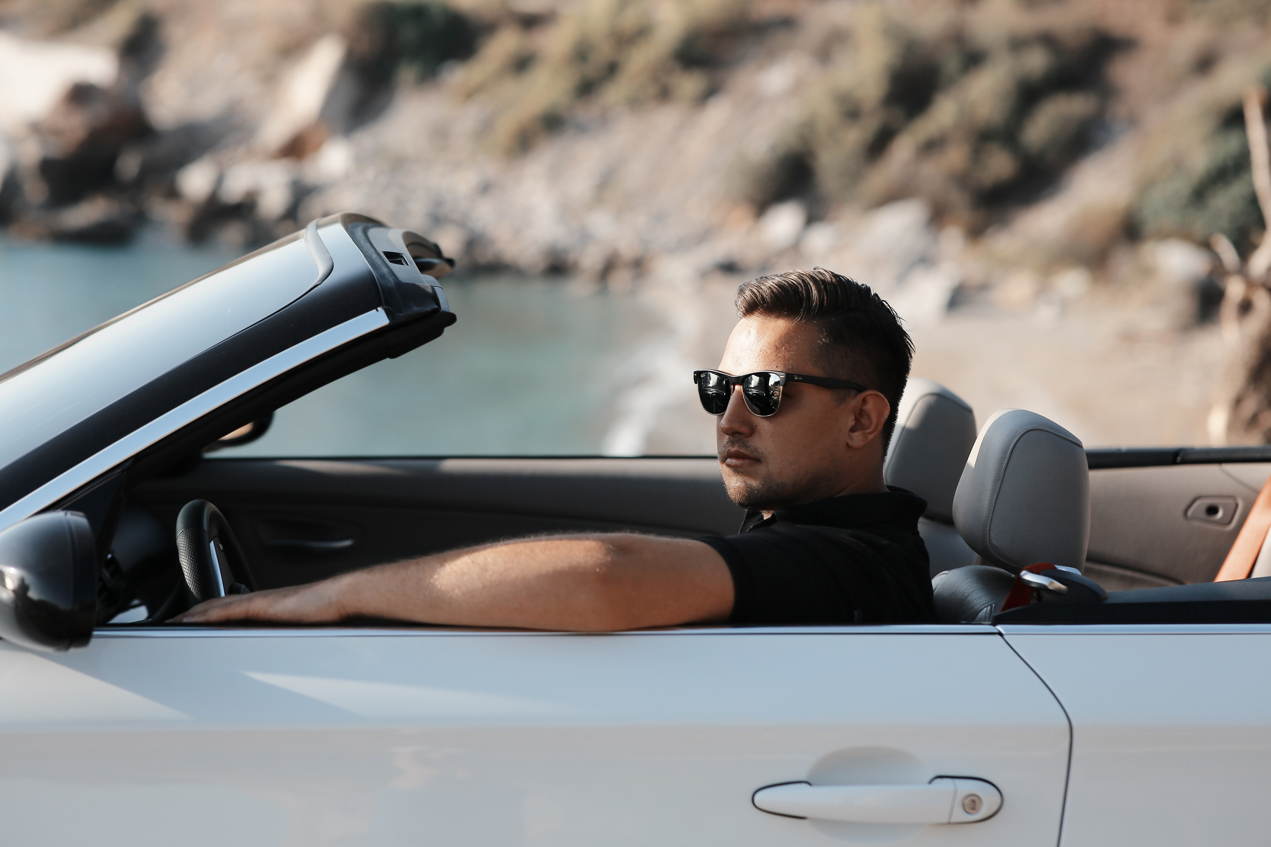 Съемка для контента с кабриолетом. Фотограф в Алании в Турции, Аланья, Сиде, Белек, Анталия, Кемер, Конаклы, Окурджалар. Фотосъемки в Алании. Фотосессия в Алания.Алсу Девели