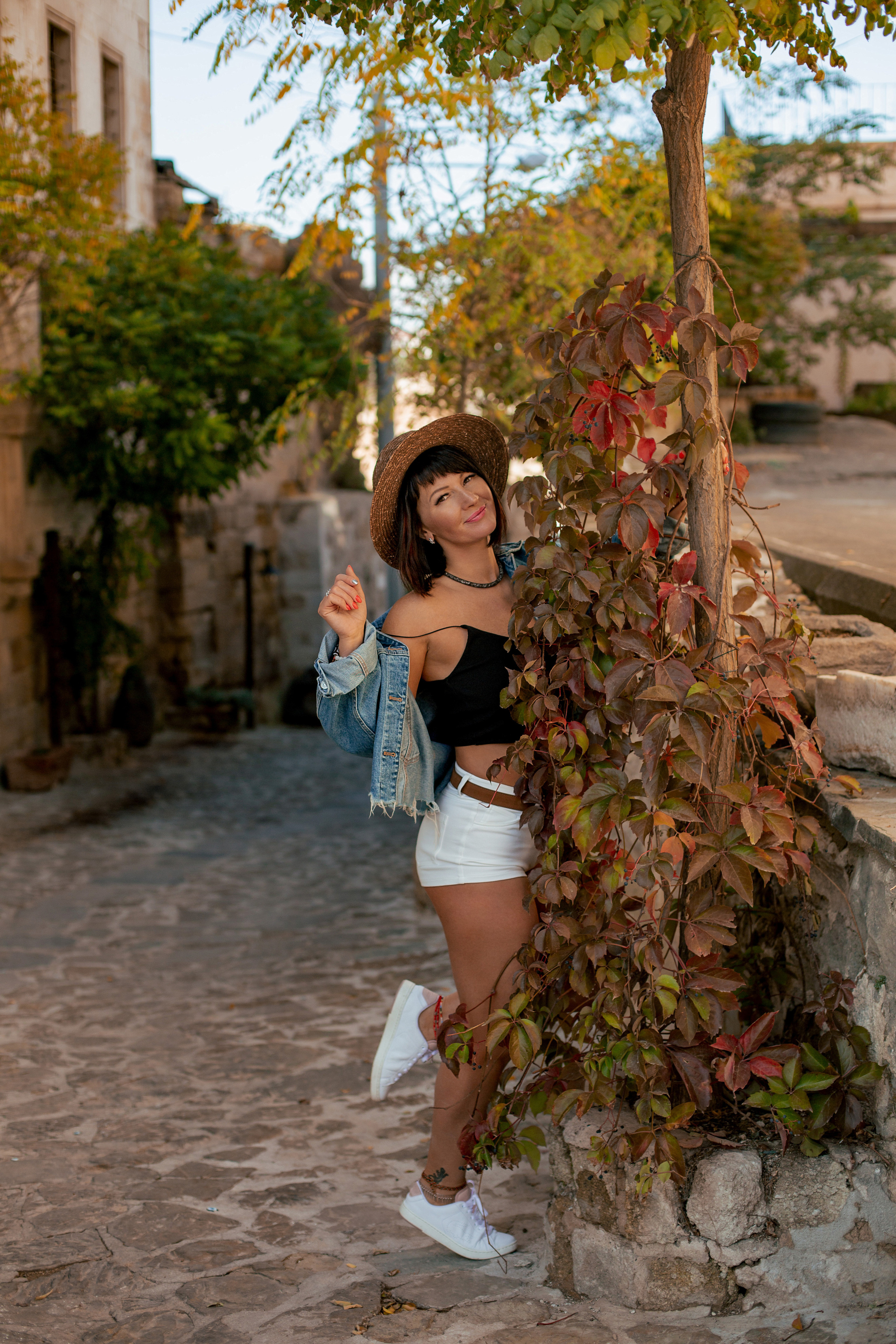 Photo shoot in Cappadocia against the backdrop of floating balloons. Professional Photographer in Alanya, Side, Belek | Alsu Develi  Wedding, Family and portrait photo sessions