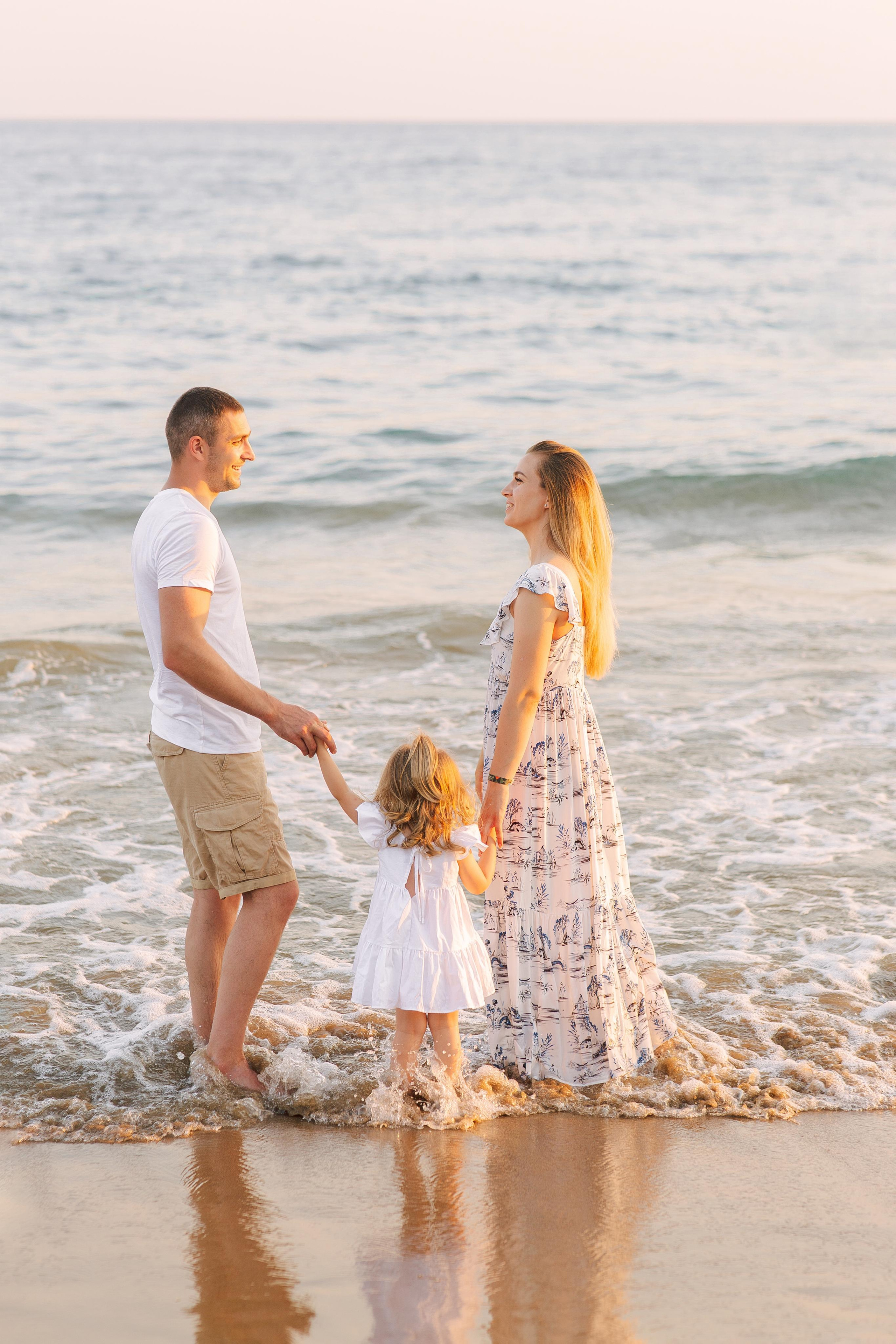 Семейная фотосессия на пляже в Сиде на закате. Фотограф в Алании в Турции, Аланья, Сиде, Белек, Анталия, Кемер, Конаклы, Окурджалар. Фотосъемки в Алании. Фотосессия в Алания.Алсу Девели