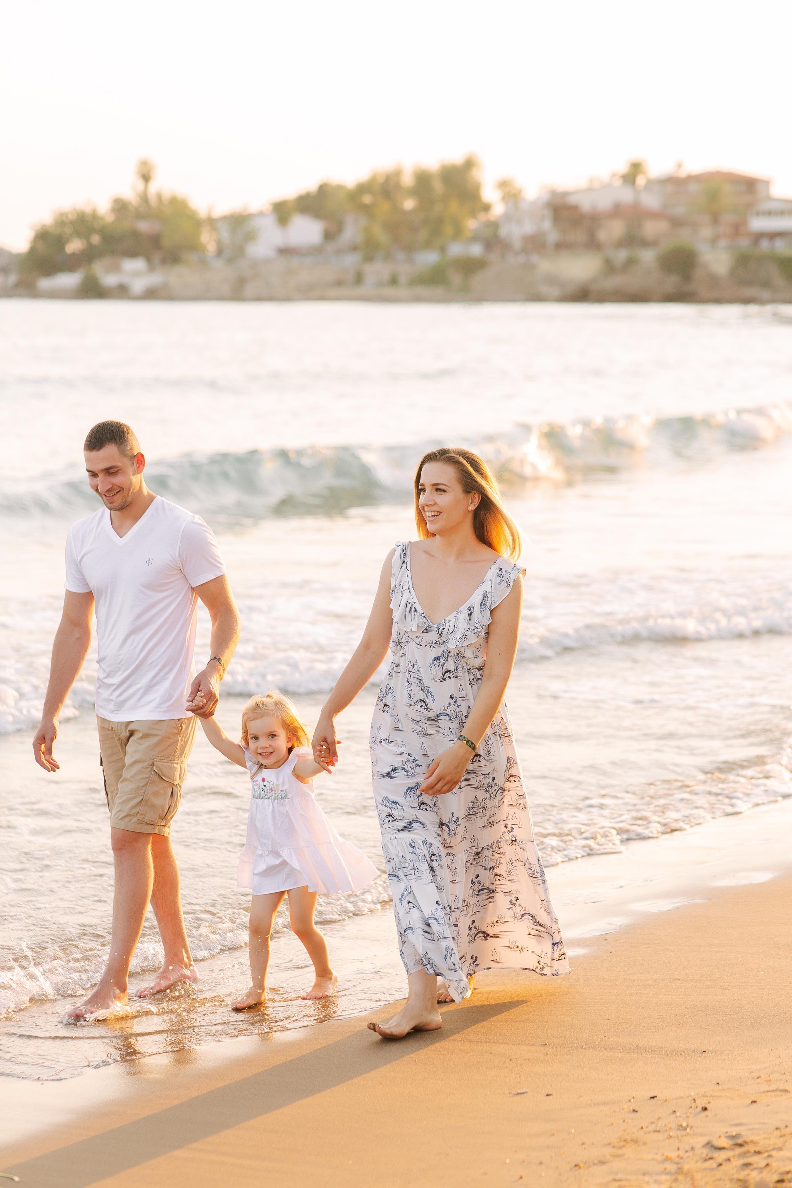 Семейная фотосессия на пляже в Сиде на закате. Фотограф в Алании в Турции, Аланья, Сиде, Белек, Анталия, Кемер, Конаклы, Окурджалар. Фотосъемки в Алании. Фотосессия в Алания.Алсу Девели