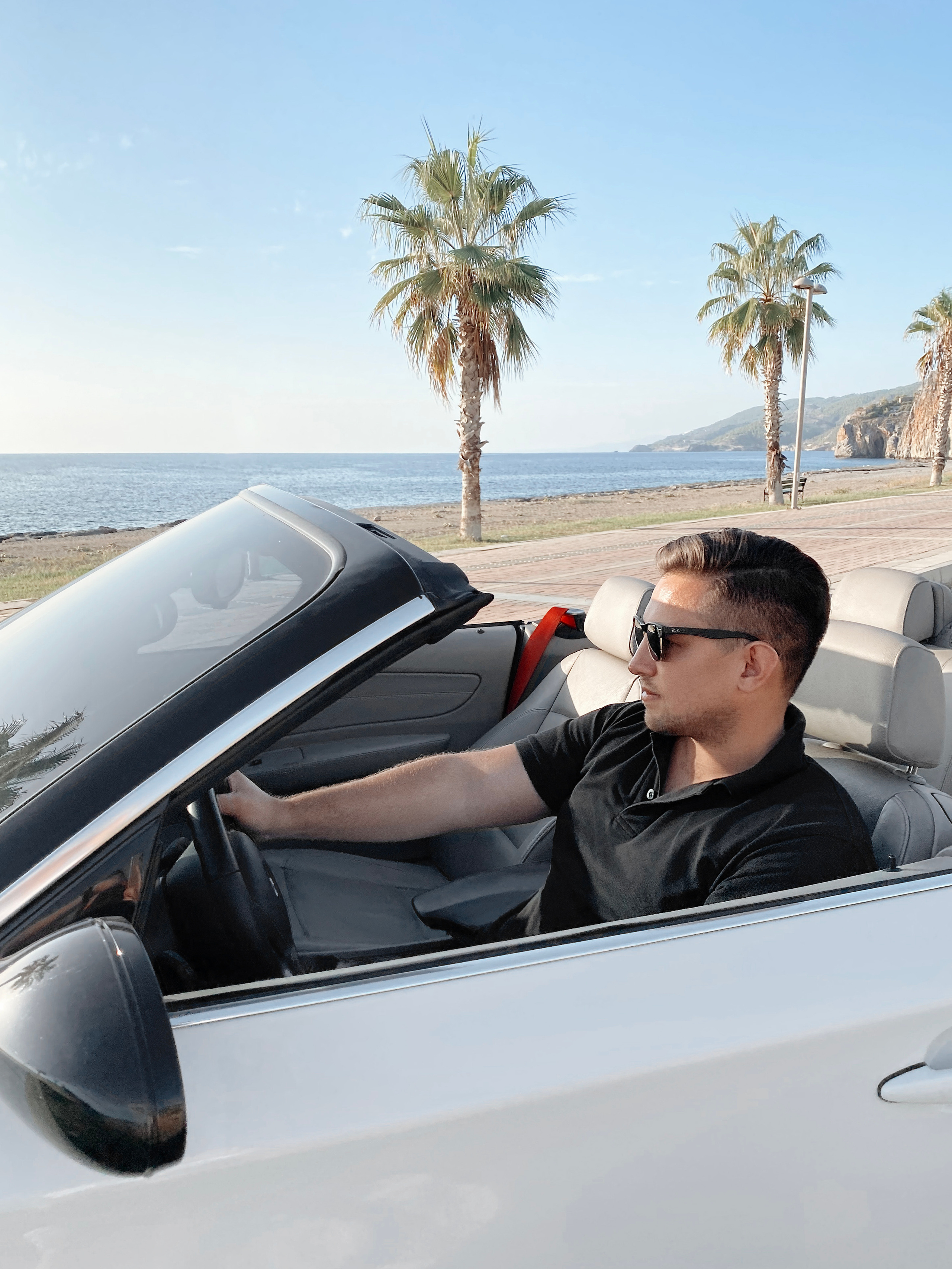 Съемка для контента с кабриолетом. Фотограф в Алании в Турции, Аланья, Сиде, Белек, Анталия, Кемер, Конаклы, Окурджалар. Фотосъемки в Алании. Фотосессия в Алания.Алсу Девели